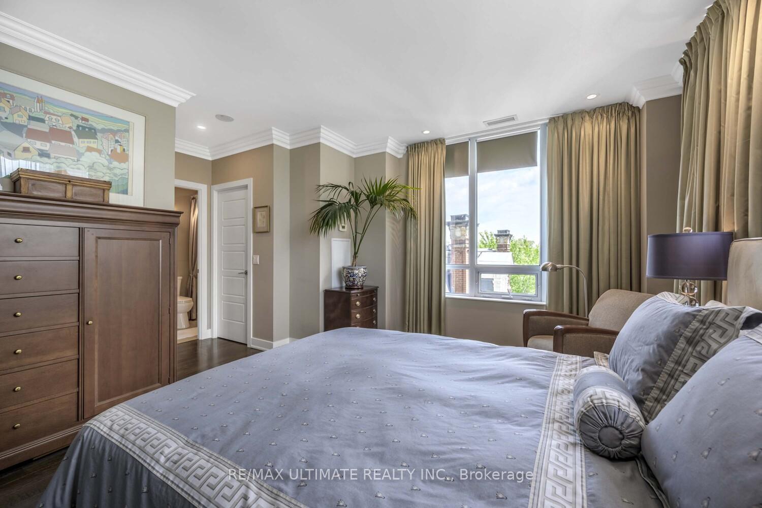 2 Bedrooms Condo at 28 Linden, Toronto For sale