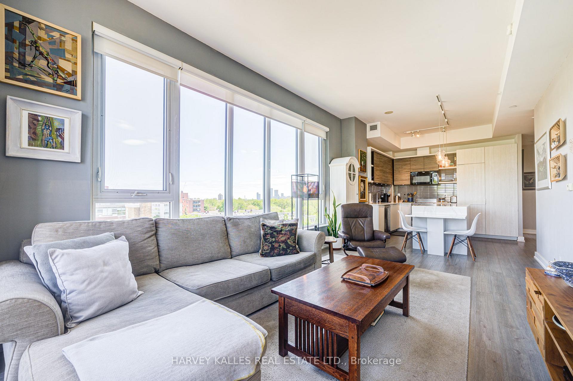 2 Bedrooms Condo at 6 Parkwood, Toronto For sale