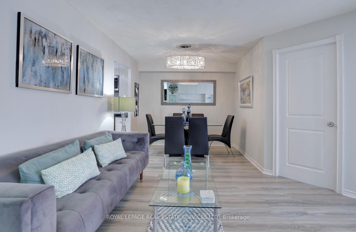 3 Bedrooms Condo at 155 Hillcrest,  Mississauga For sale