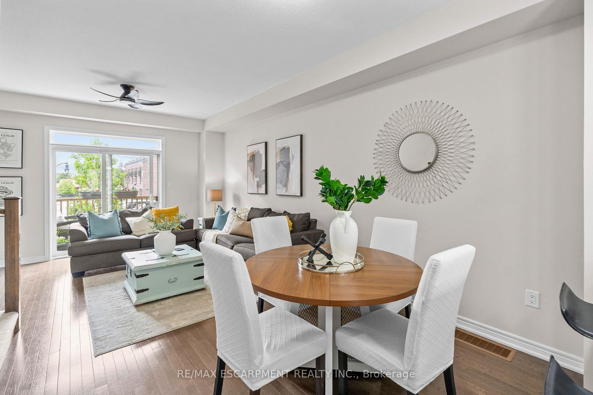 3 Bedrooms Condo at 215 Dundas, Hamilton For sale