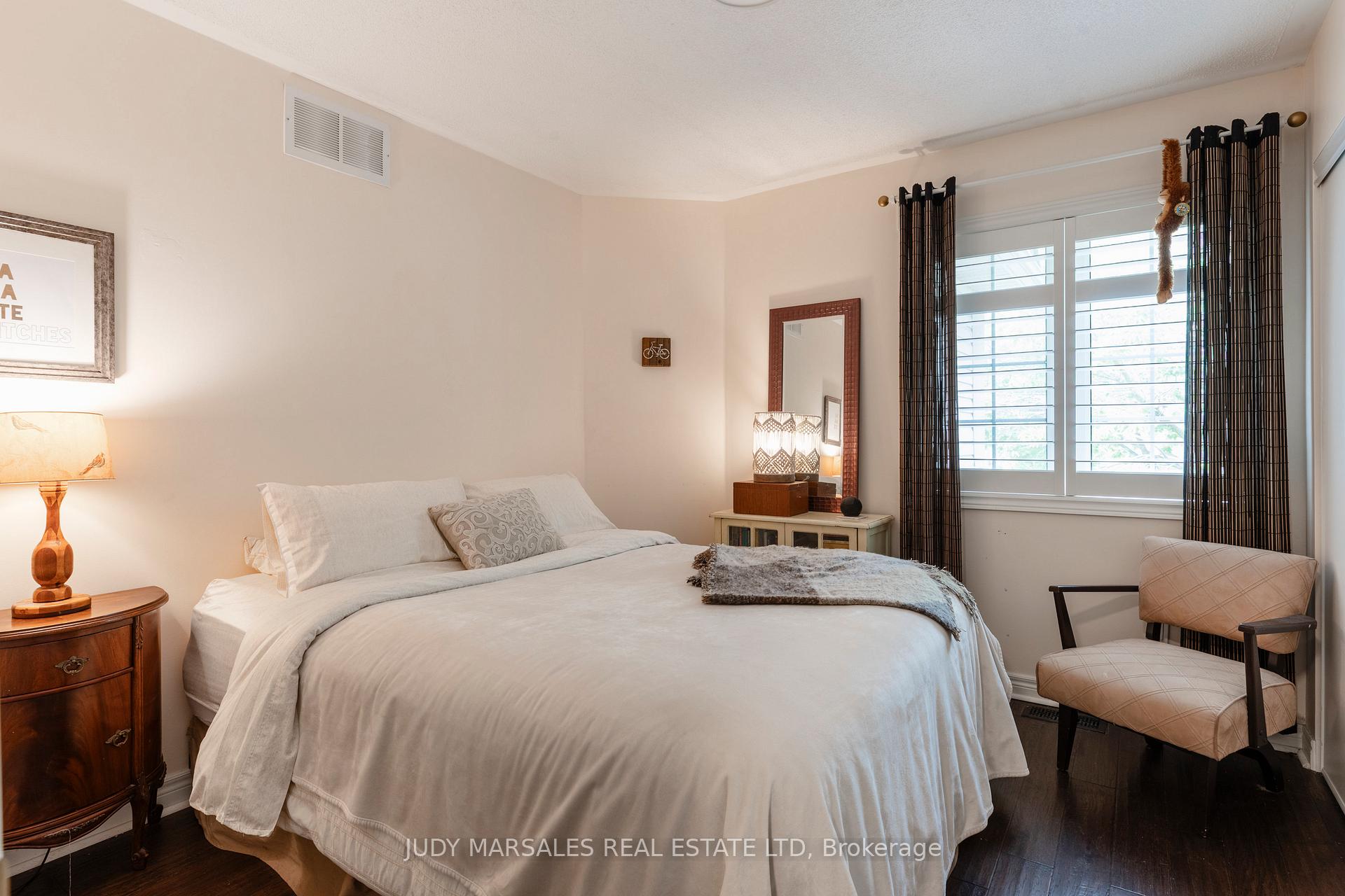 3 Bedrooms Condo at 100 Beddoe, Hamilton For sale