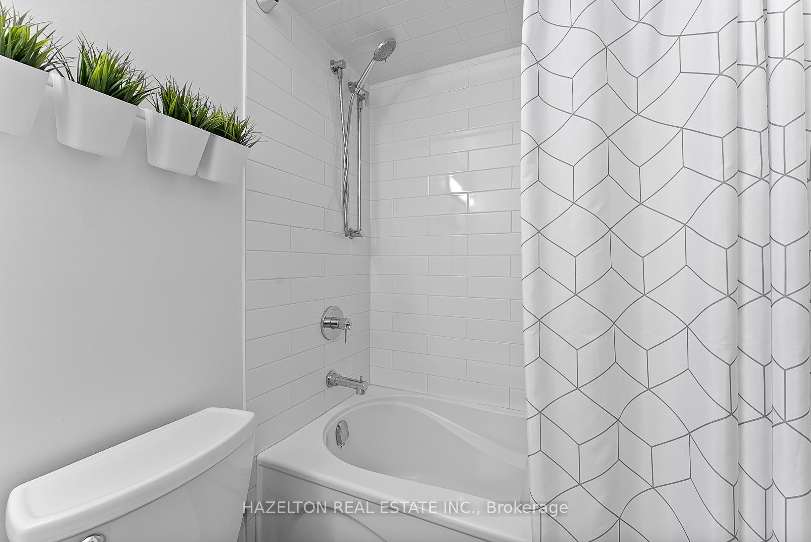 3 Bedrooms Condo at 9 Clarendon, Toronto For sale