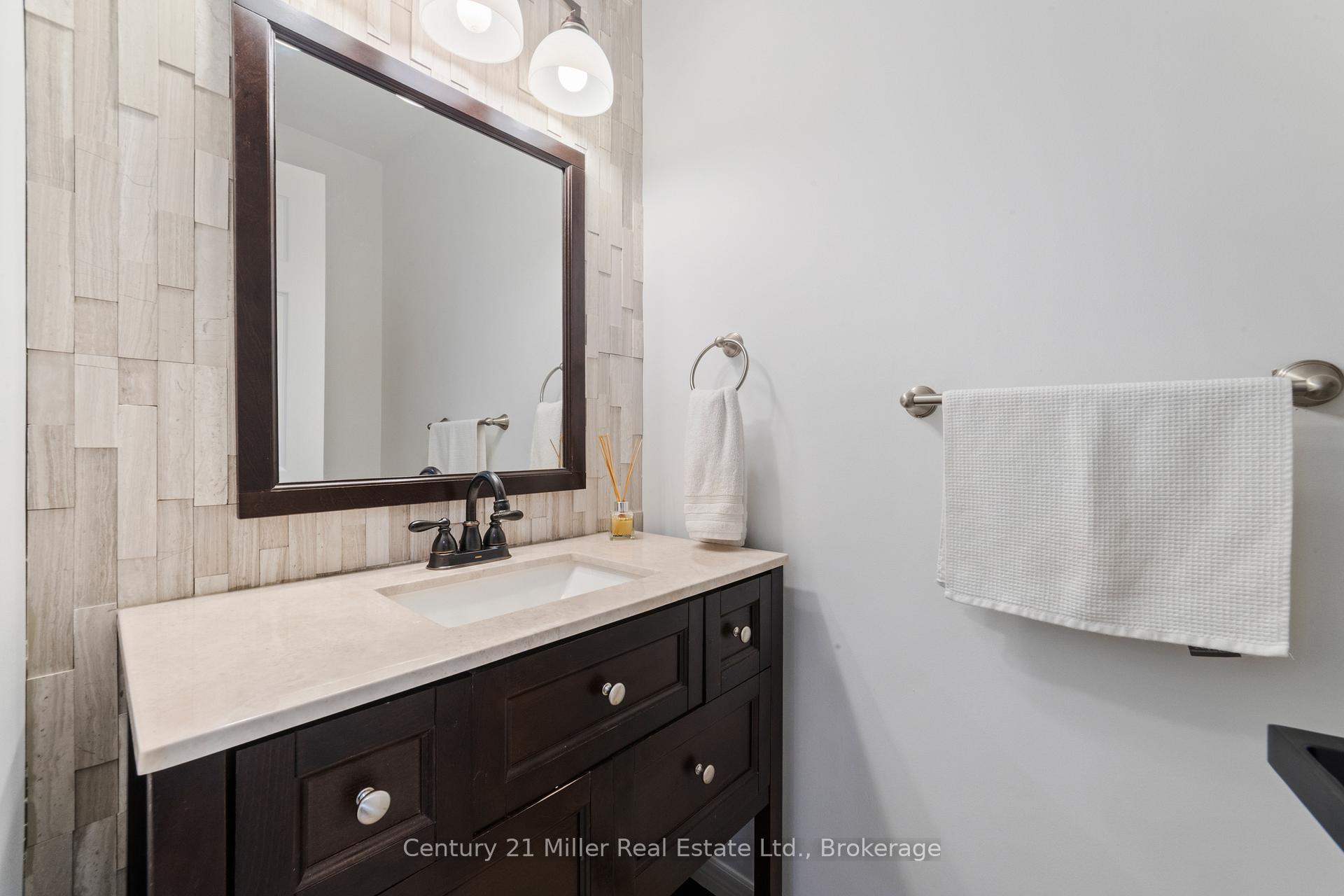 2 Bedrooms Condo at 1061 North Shore, Burlington For sale