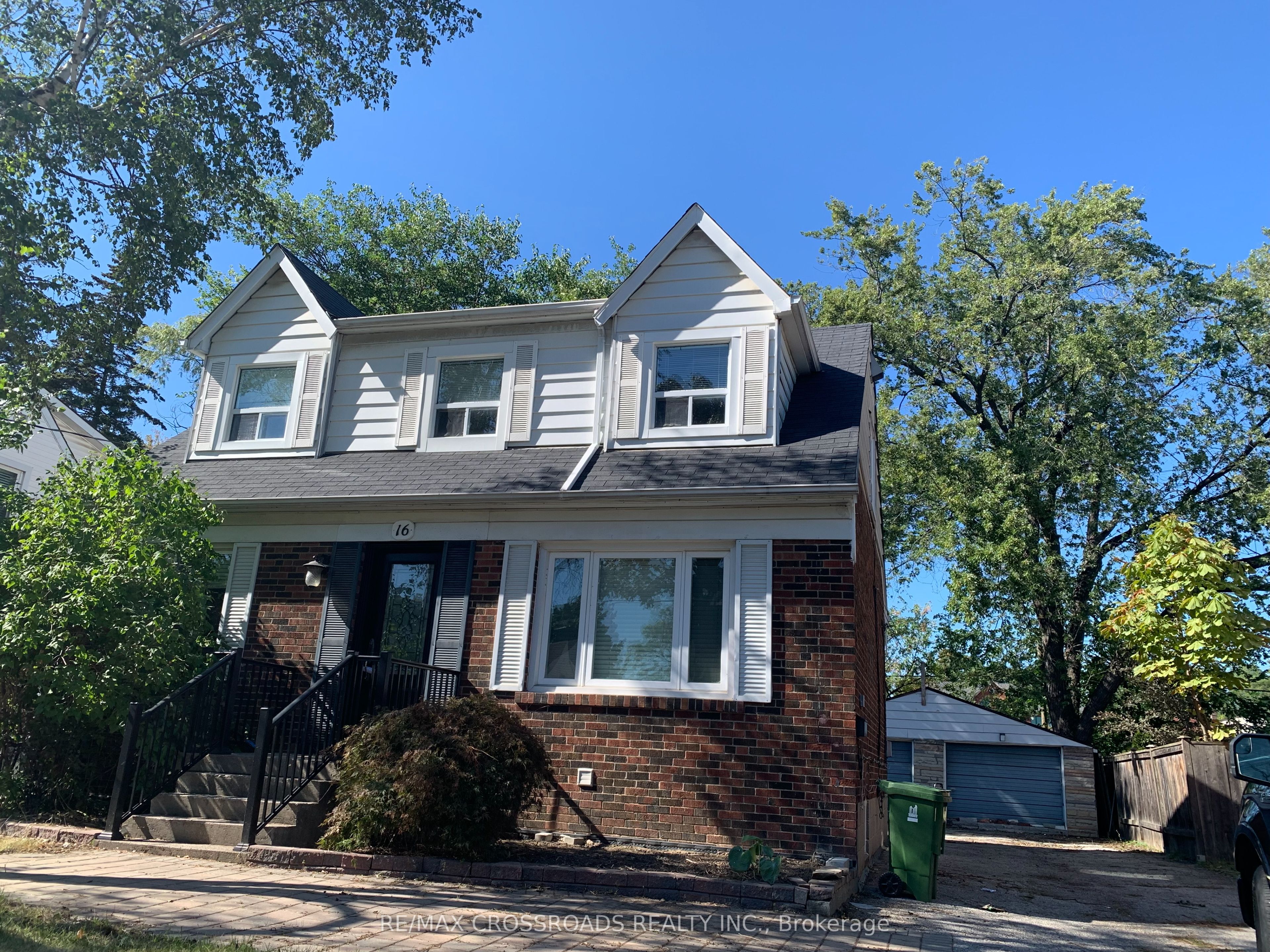 16 Craigmore Crescent, Toronto, ON M2N 2Y3