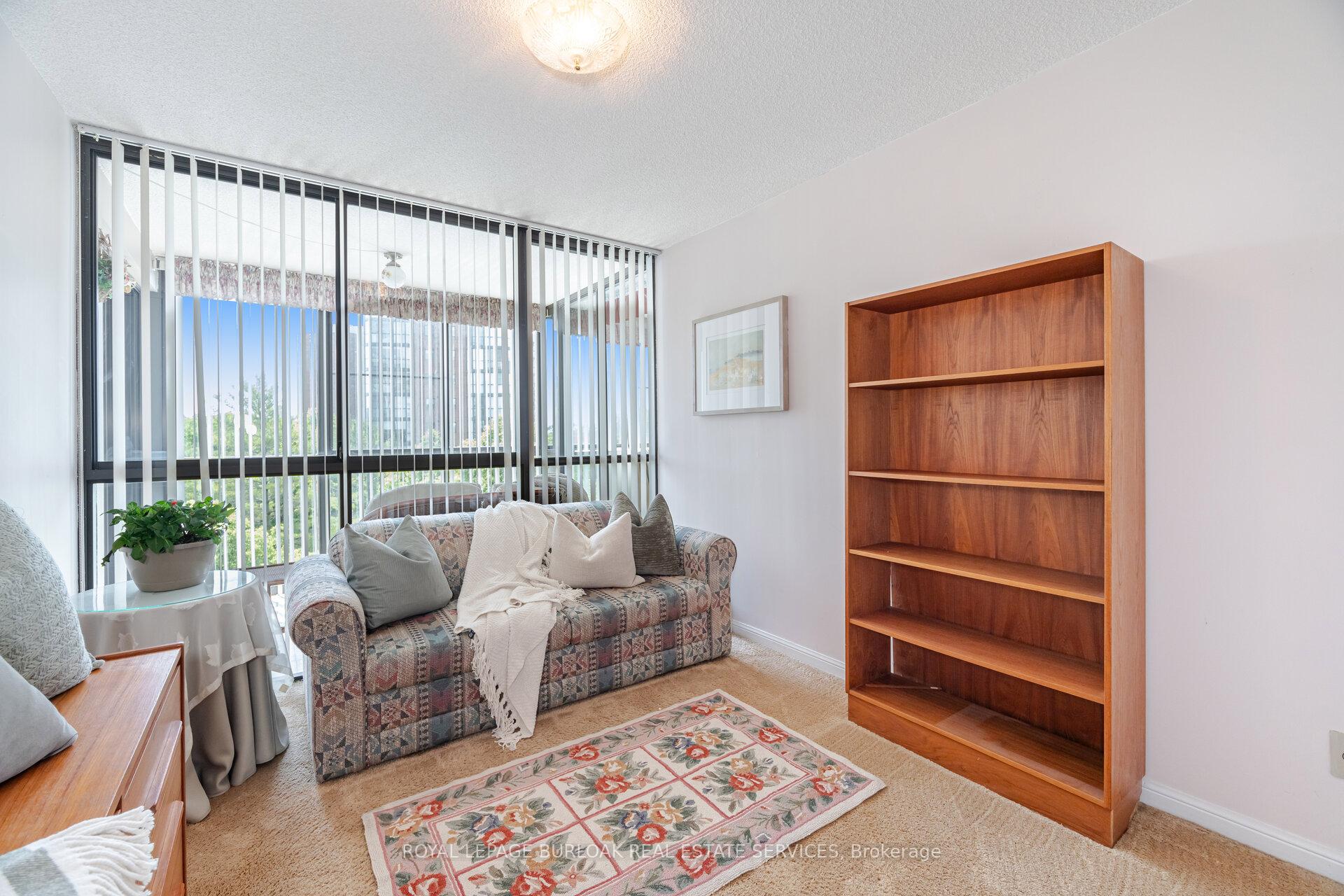 2 Bedrooms Condo at 1230 Marlborough, Oakville For sale
