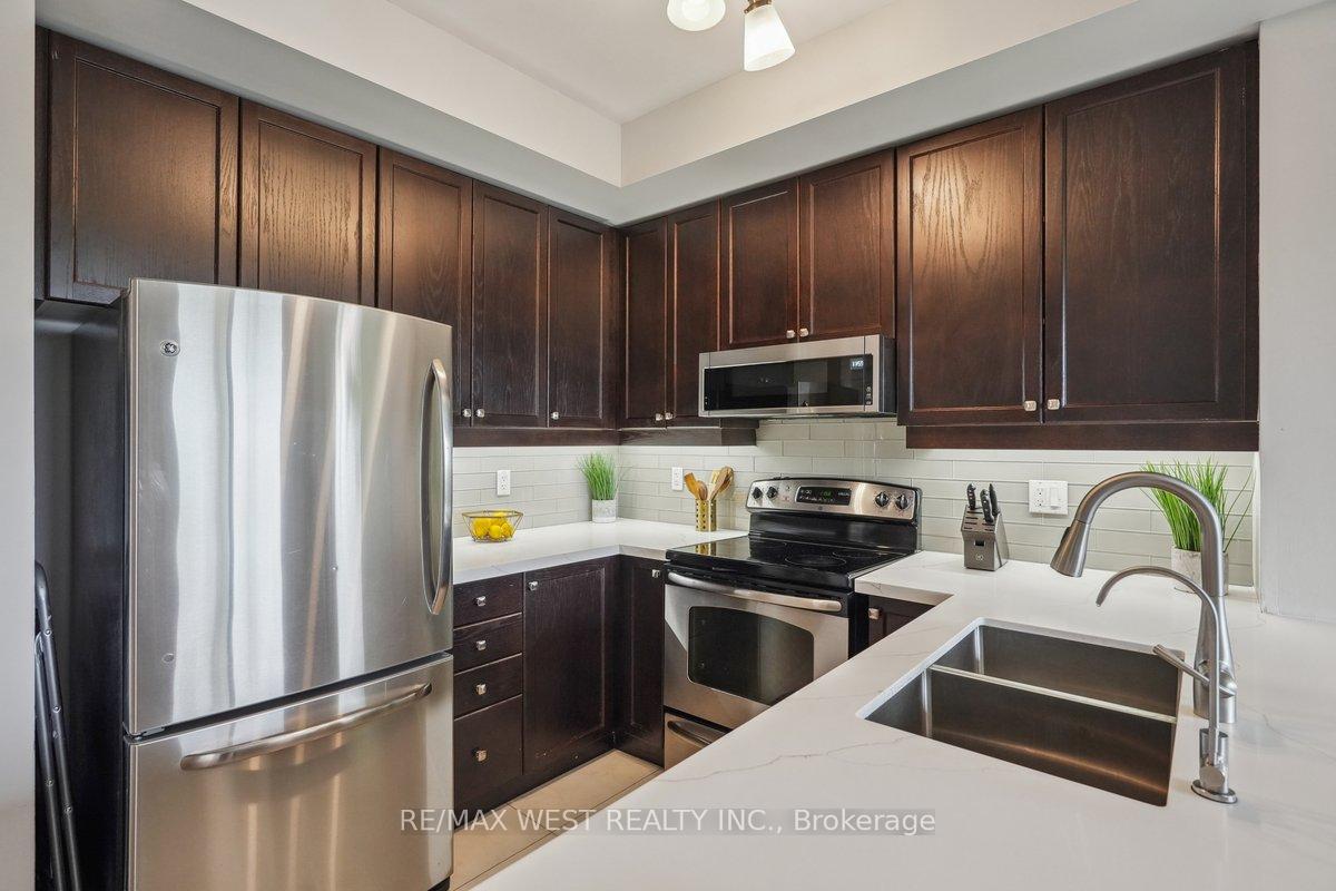 2 Bedrooms Condo at 570 Lolita, Mississauga For sale