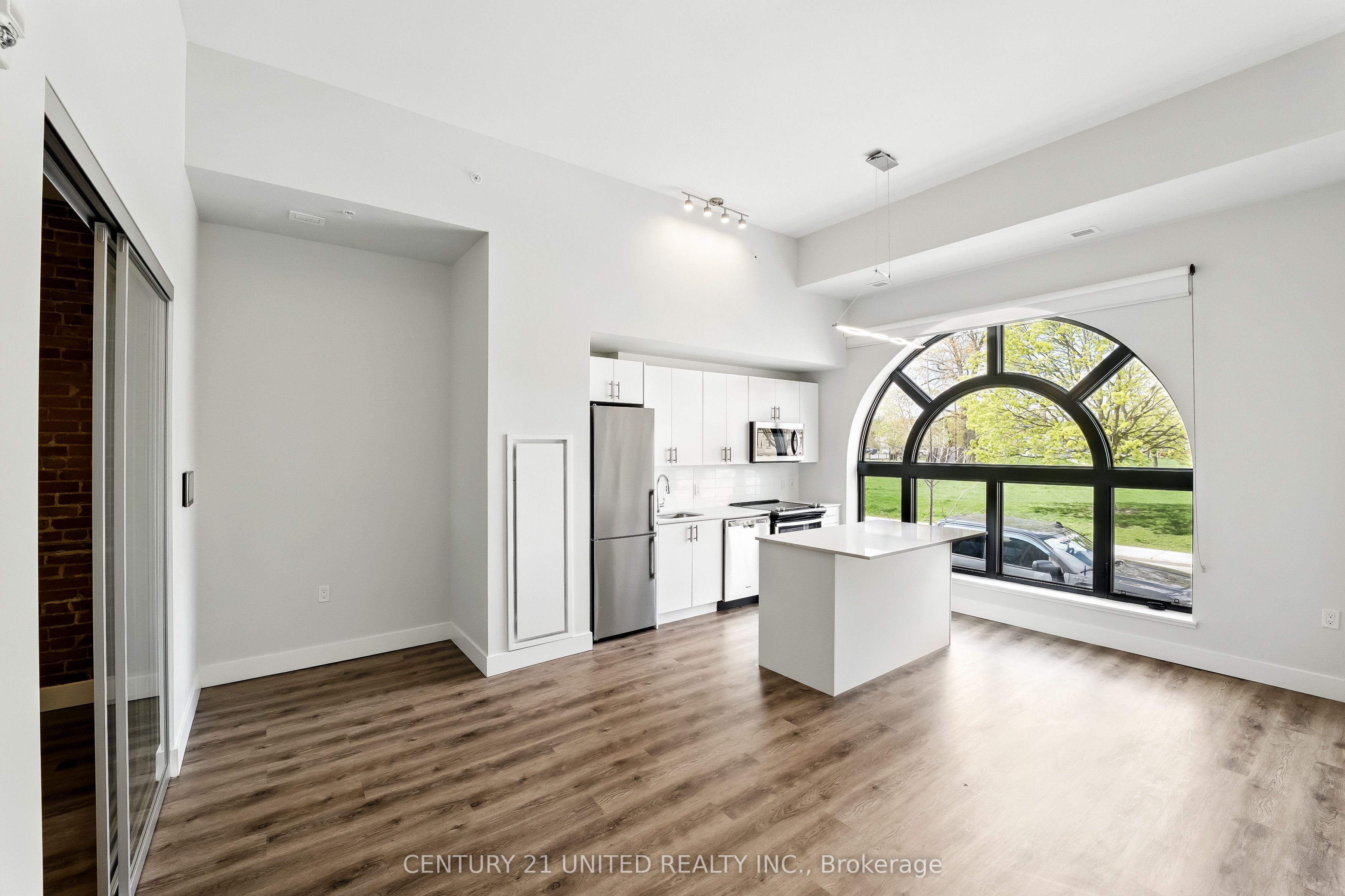 475 George Street N, #201