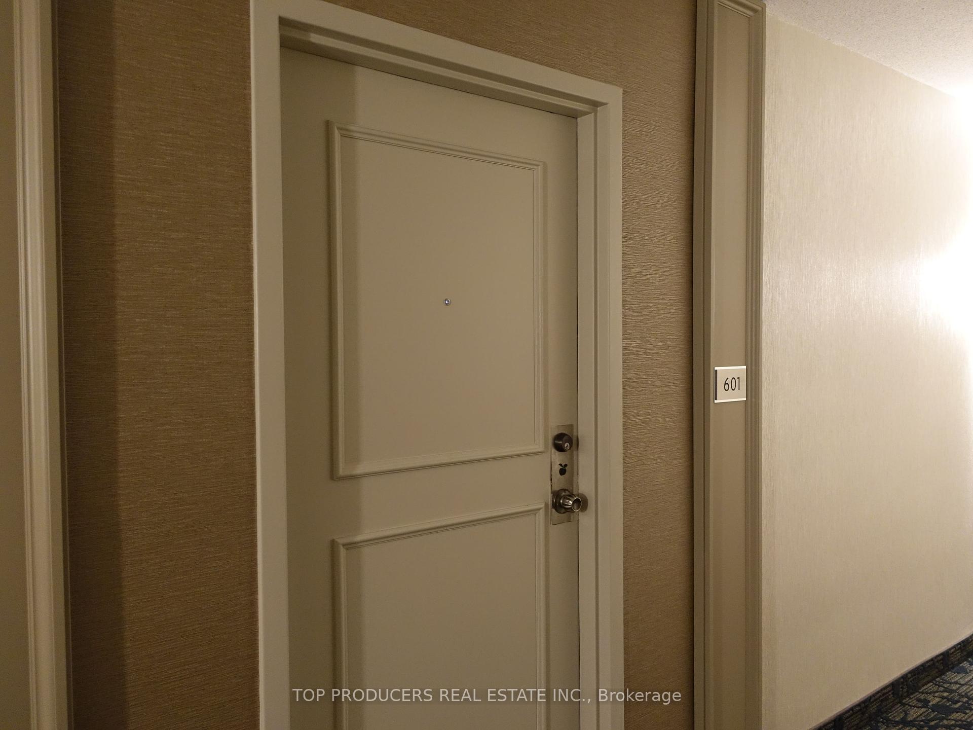 2 Bedrooms Condo at 1333 Bloor,  Mississauga For sale