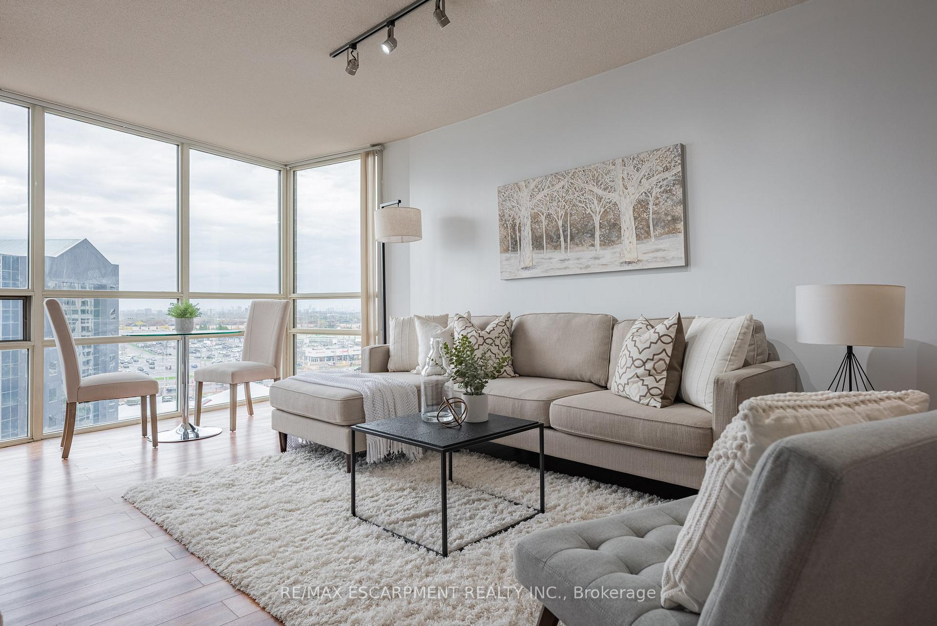 1 Bedroom Condo at 50 Eglinton, Mississauga For sale