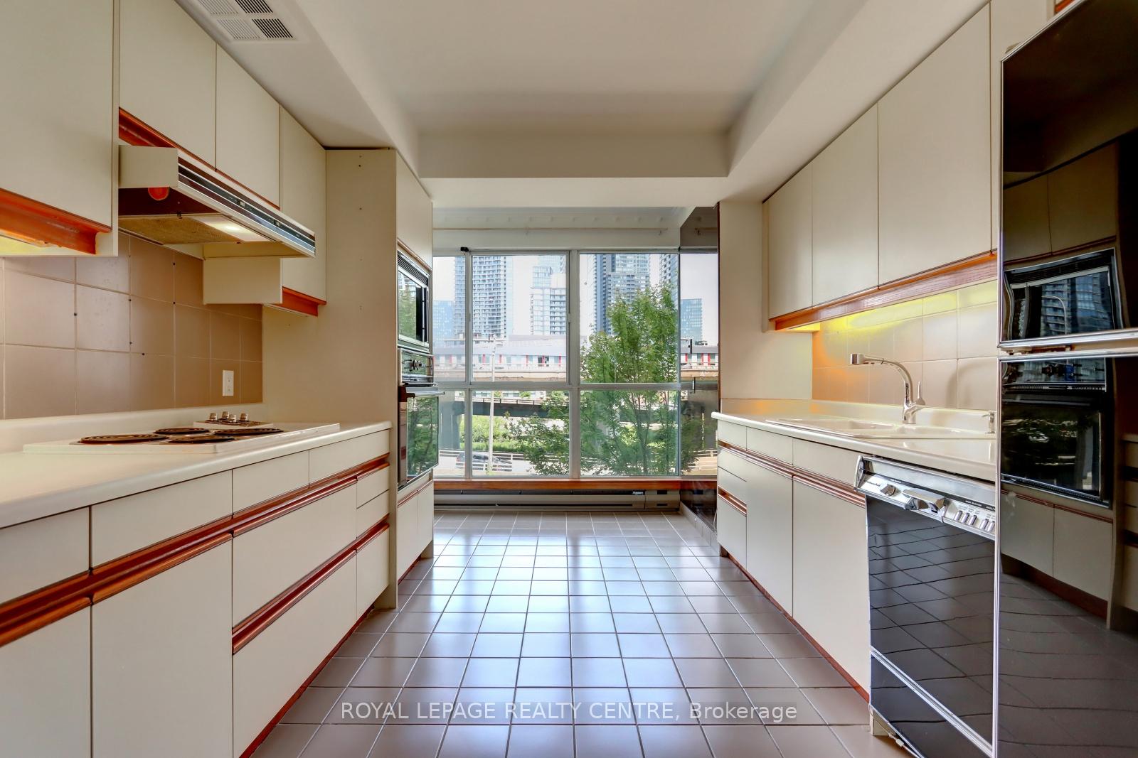 1 Bedroom Condo at 480 Queens Quay W, Toronto For sale