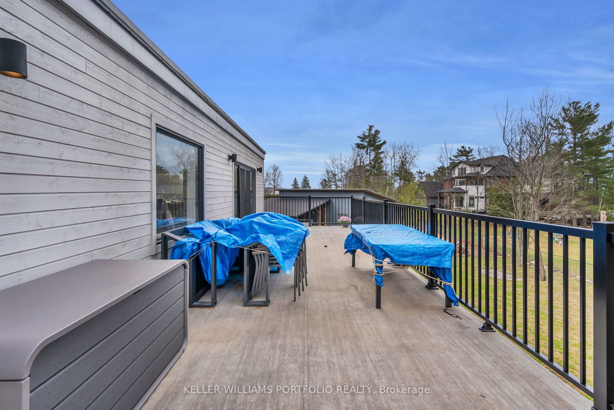 2 Grosvenor Drive, Tiny, ON L9M 0J2