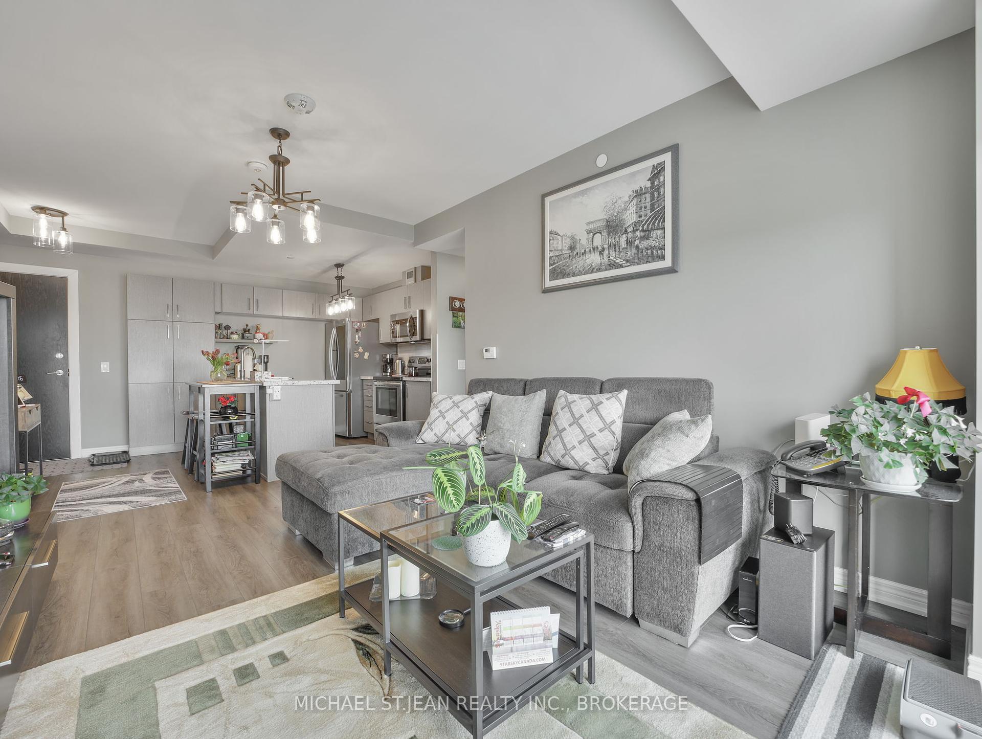 2 Bedrooms Condo at 2750 King,  Hamilton For sale