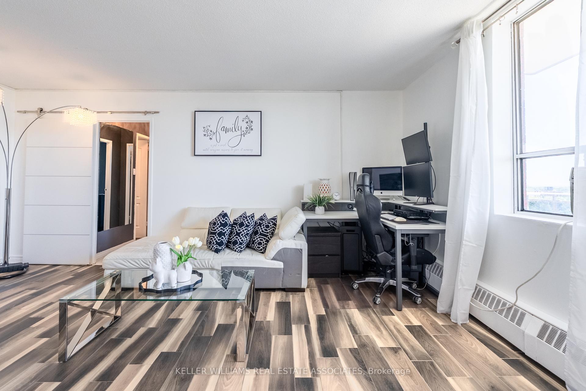 2 Bedrooms Condo at 3145 Queen Frederica, Mississauga For sale
