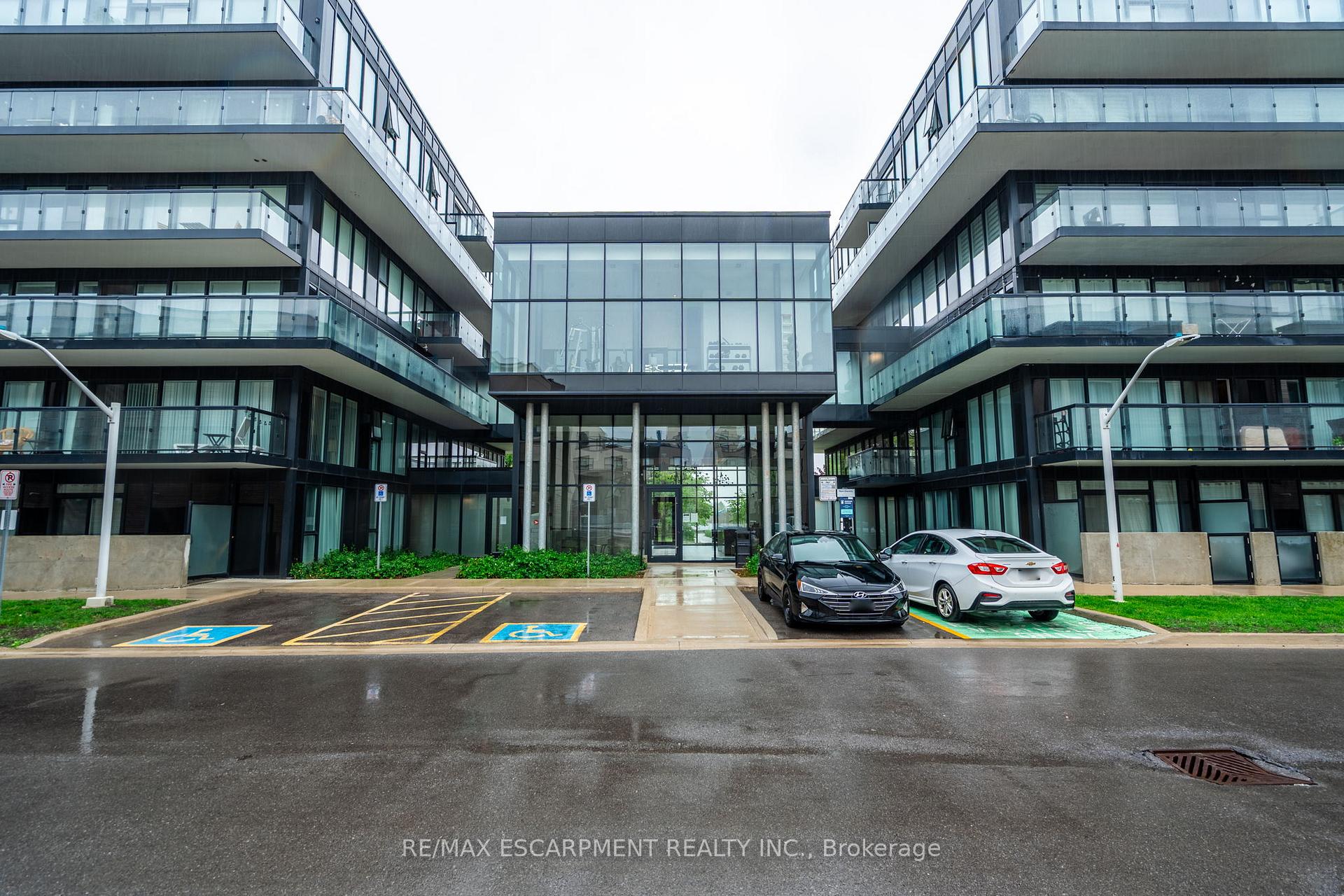2 Bedrooms Condo at 1119 COOKE, Burlington For sale