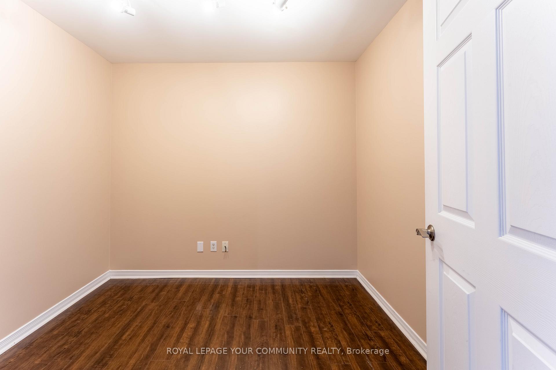 3 Bedrooms Condo at 1 Maison Parc, Vaughan For sale