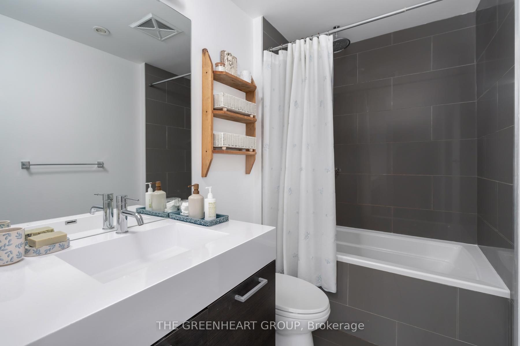 2 Bedrooms Condo at 90 Broadview,  Toronto For sale