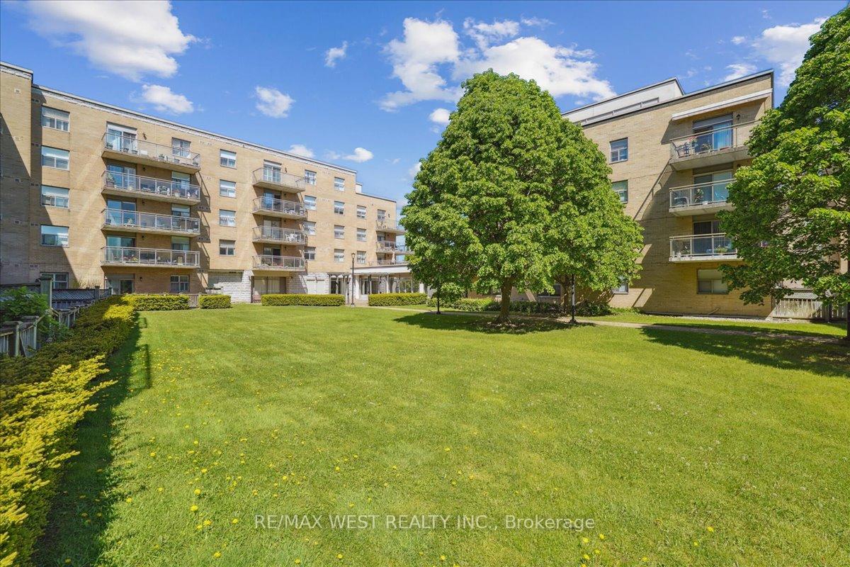 2 Bedrooms Condo at 2502 Rutherford, Vaughan For sale