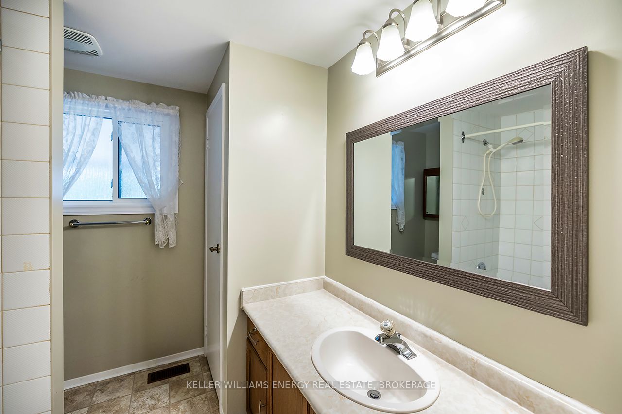 14 Fairway Drive, Clarington, ON L1B 1B3
