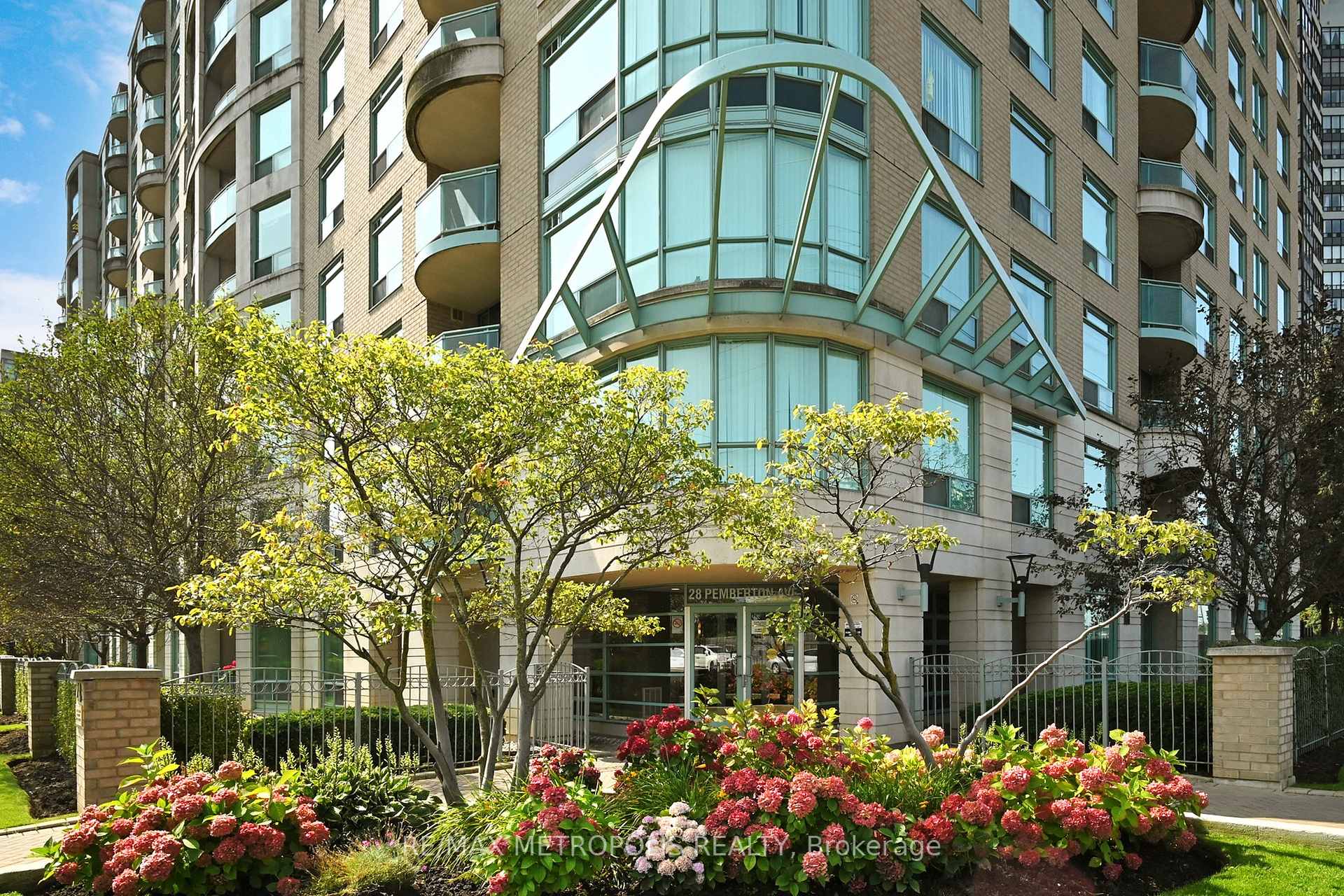 1 Bedroom Condo at 28 Pemberton,  Toronto For sale