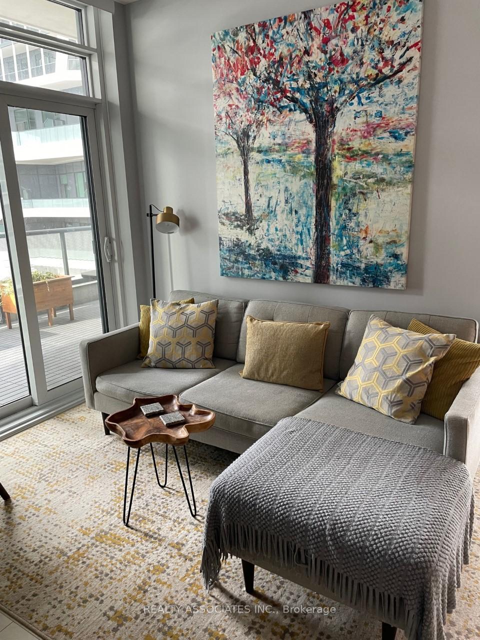 2 Bedrooms Condo at 30 Ordnance, Toronto For sale