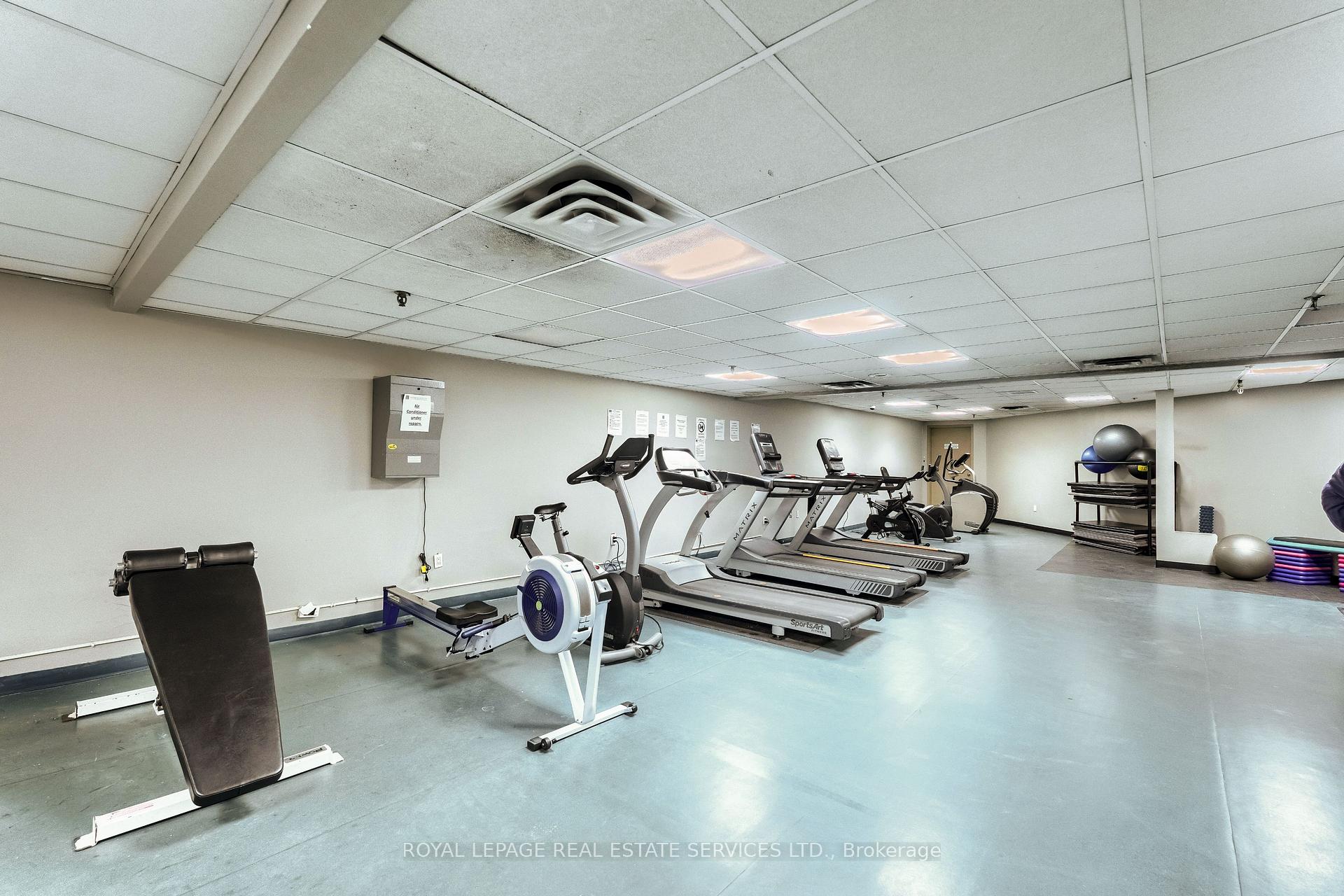 1 Bedroom Condo at 2155 Burnhamthorpe, Mississauga For sale