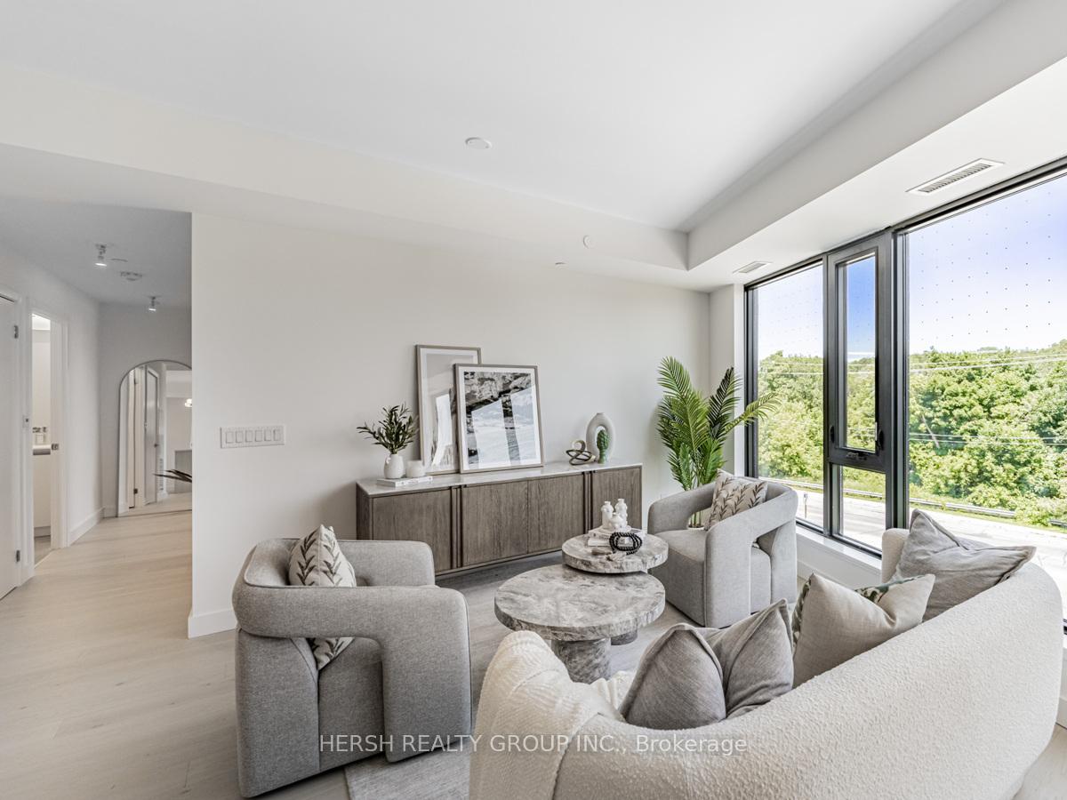 2 Bedrooms Condo at 160 Kingsway,  Toronto For sale