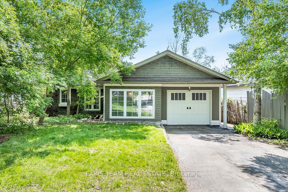1075 Lakeshore