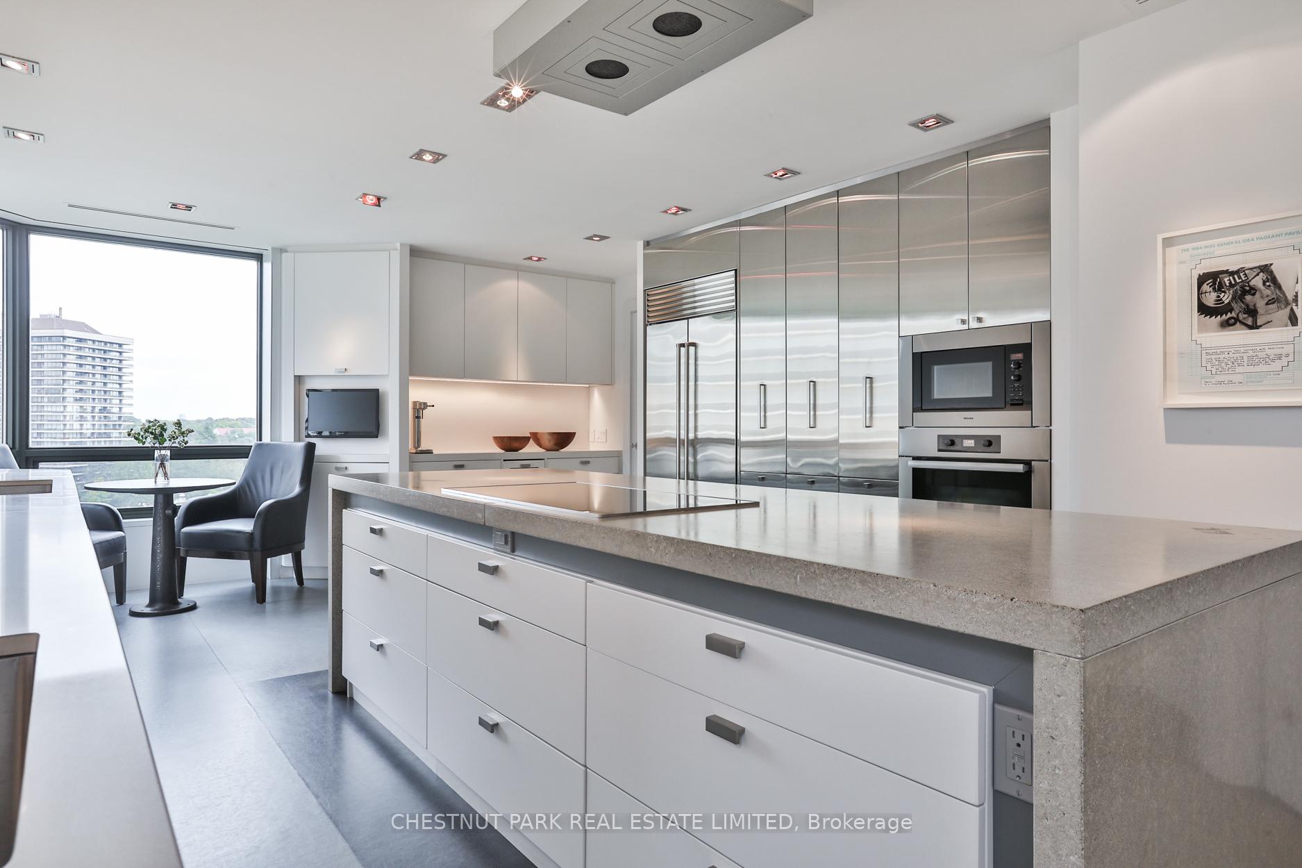 3 Bedrooms Condo at 33 Jackes,  Toronto For sale