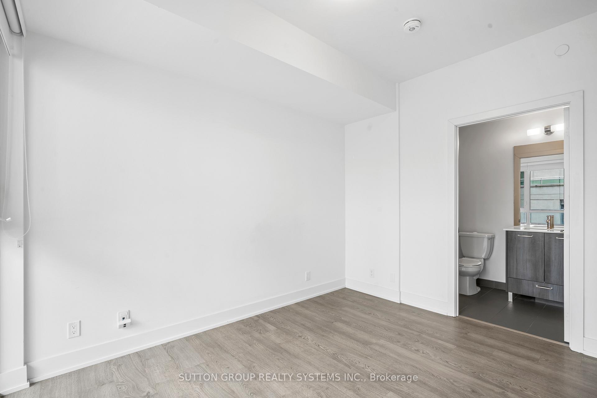 2 Bedrooms Condo at 11 Lillian, Toronto For sale