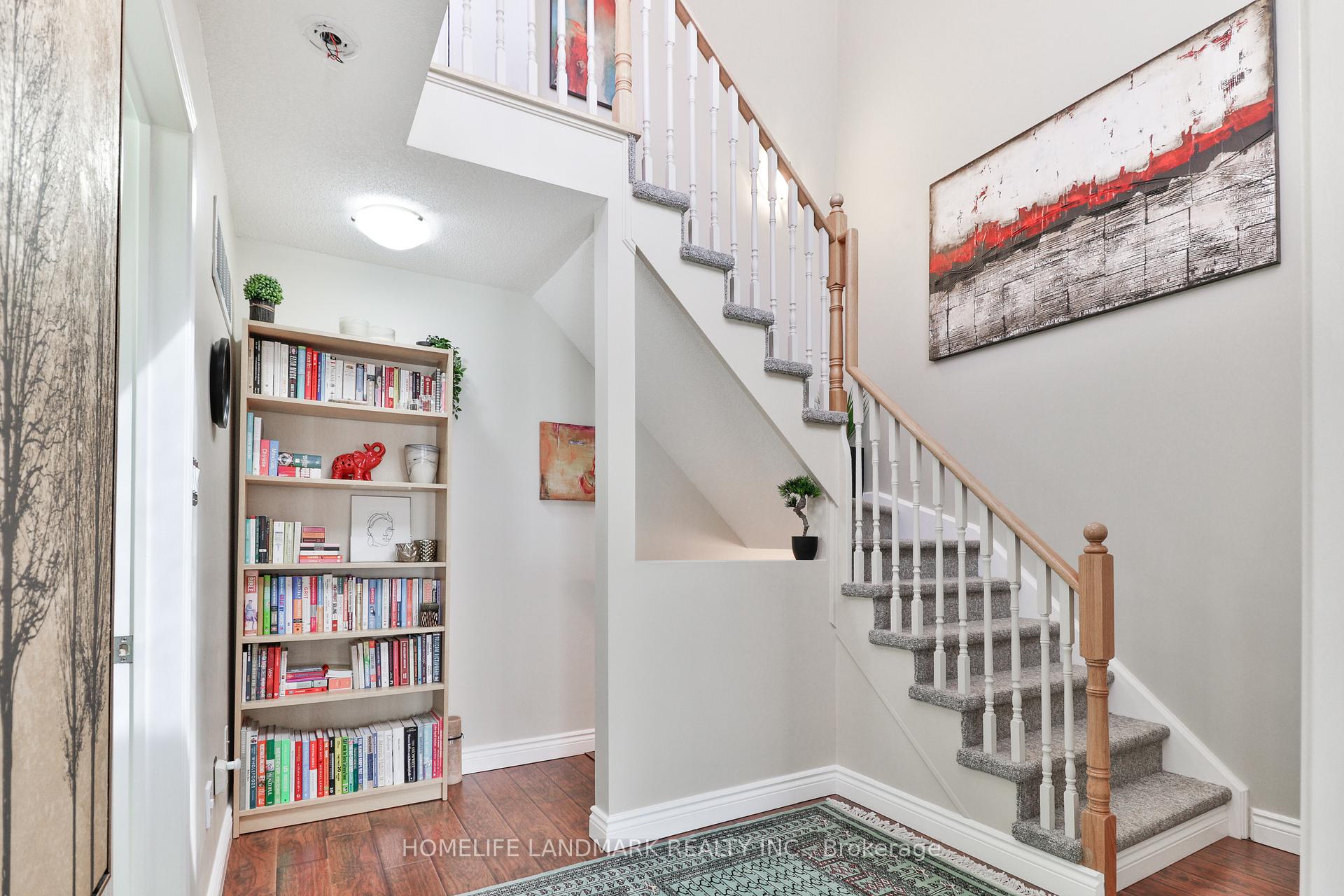 3 Bedrooms Condo at 26 Laidlaw, Toronto For sale