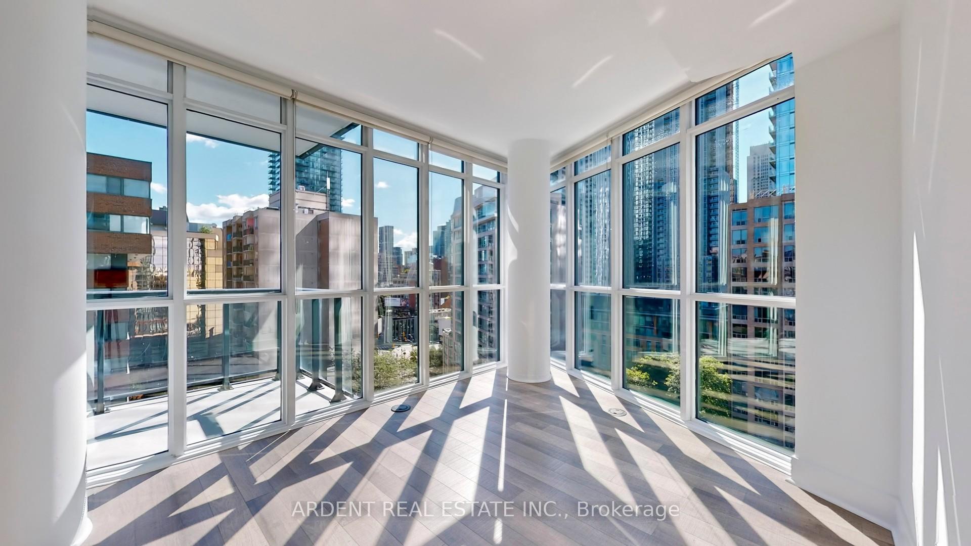 3 Bedrooms Condo at 32 Davenport,  Toronto For sale