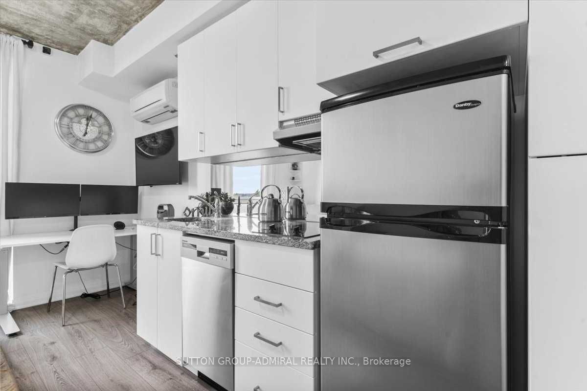 1900 Simcoe Street N, #636