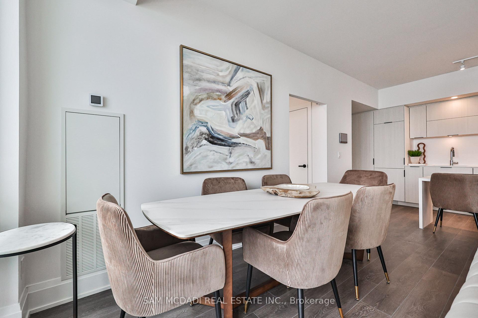 3 Bedrooms Condo at 370 Martha, Burlington For sale