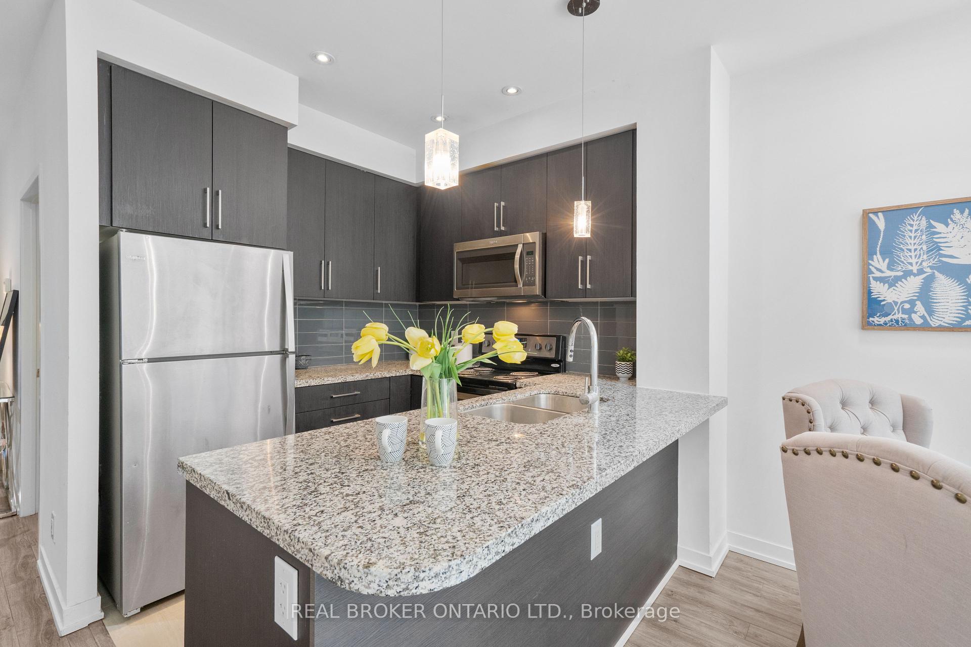 2 Bedrooms Condo at 840 Queen’s Plate, Toronto For sale