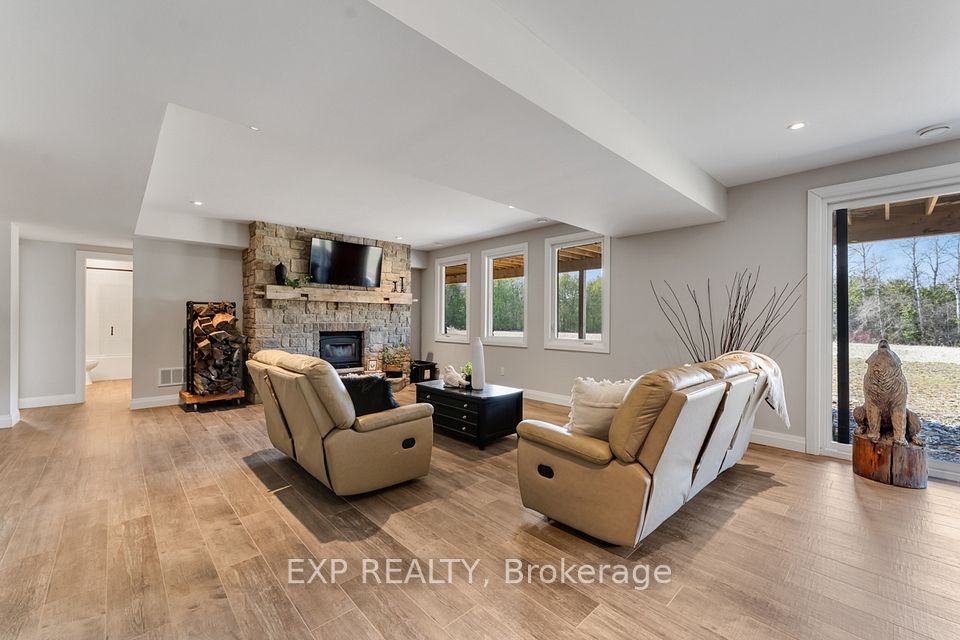 Fabulous Extra Living Space