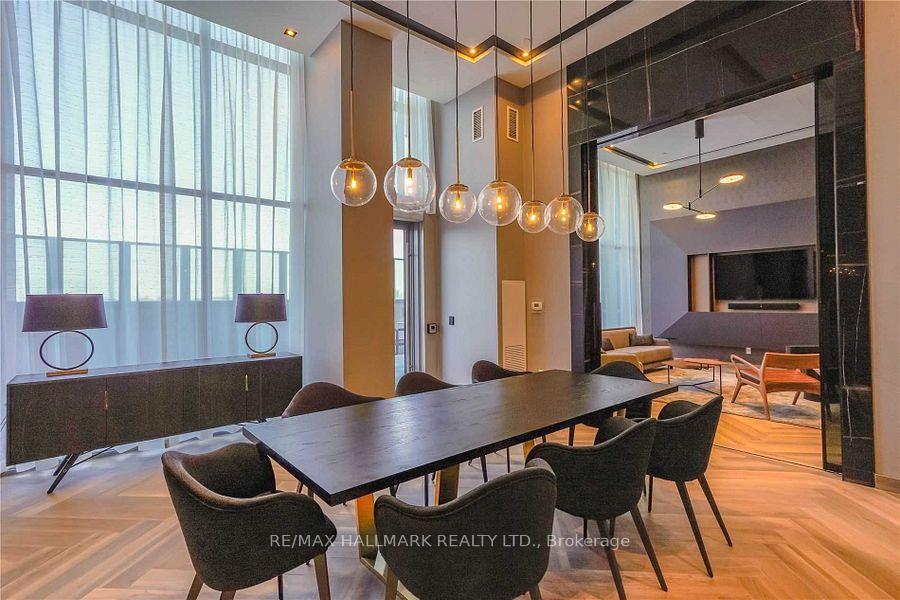 2 Bedrooms Condo at 225 Village Green, Toronto For sale