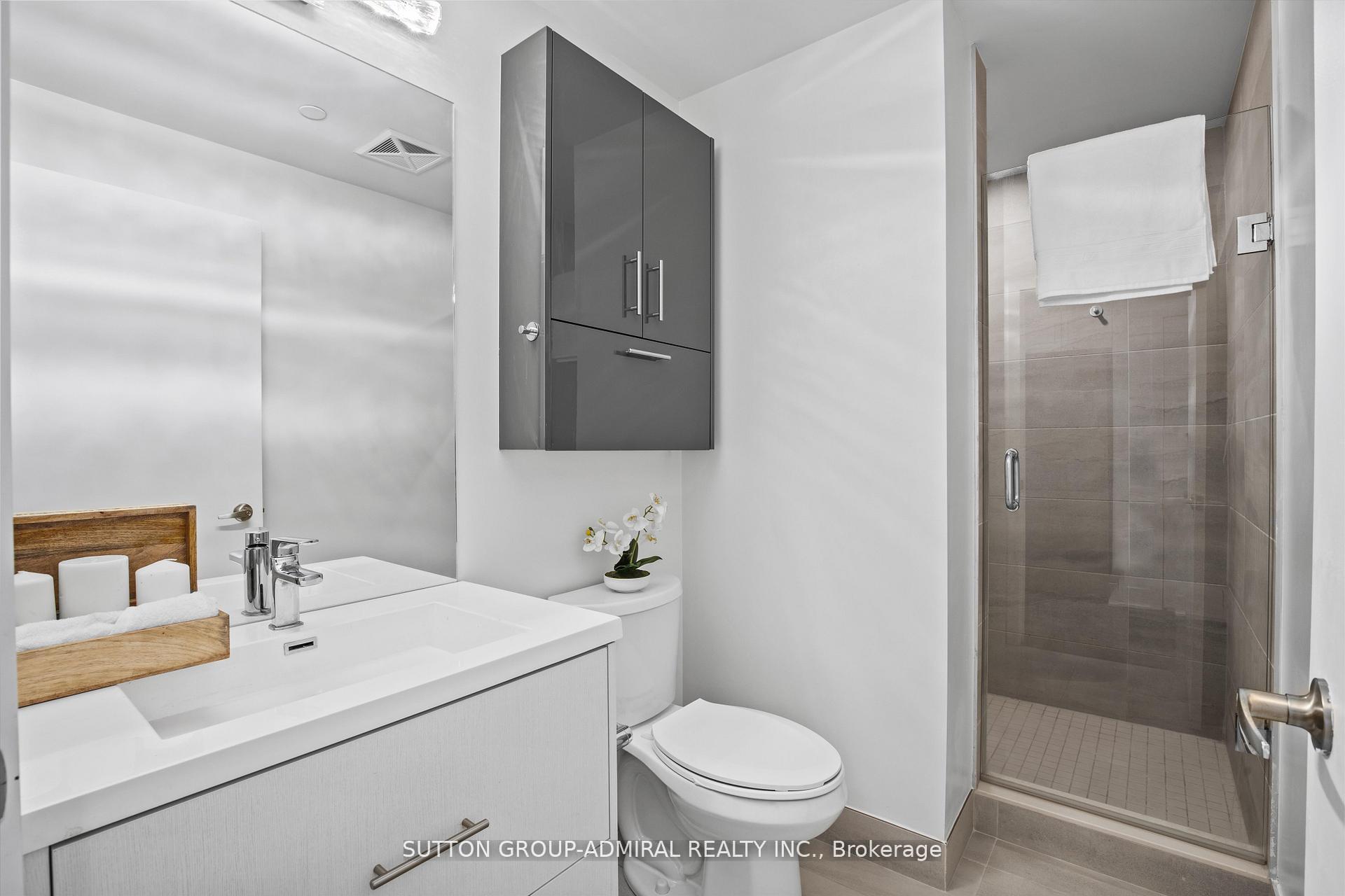 2 Bedrooms Condo at 188 Fairview Mall, Toronto For sale