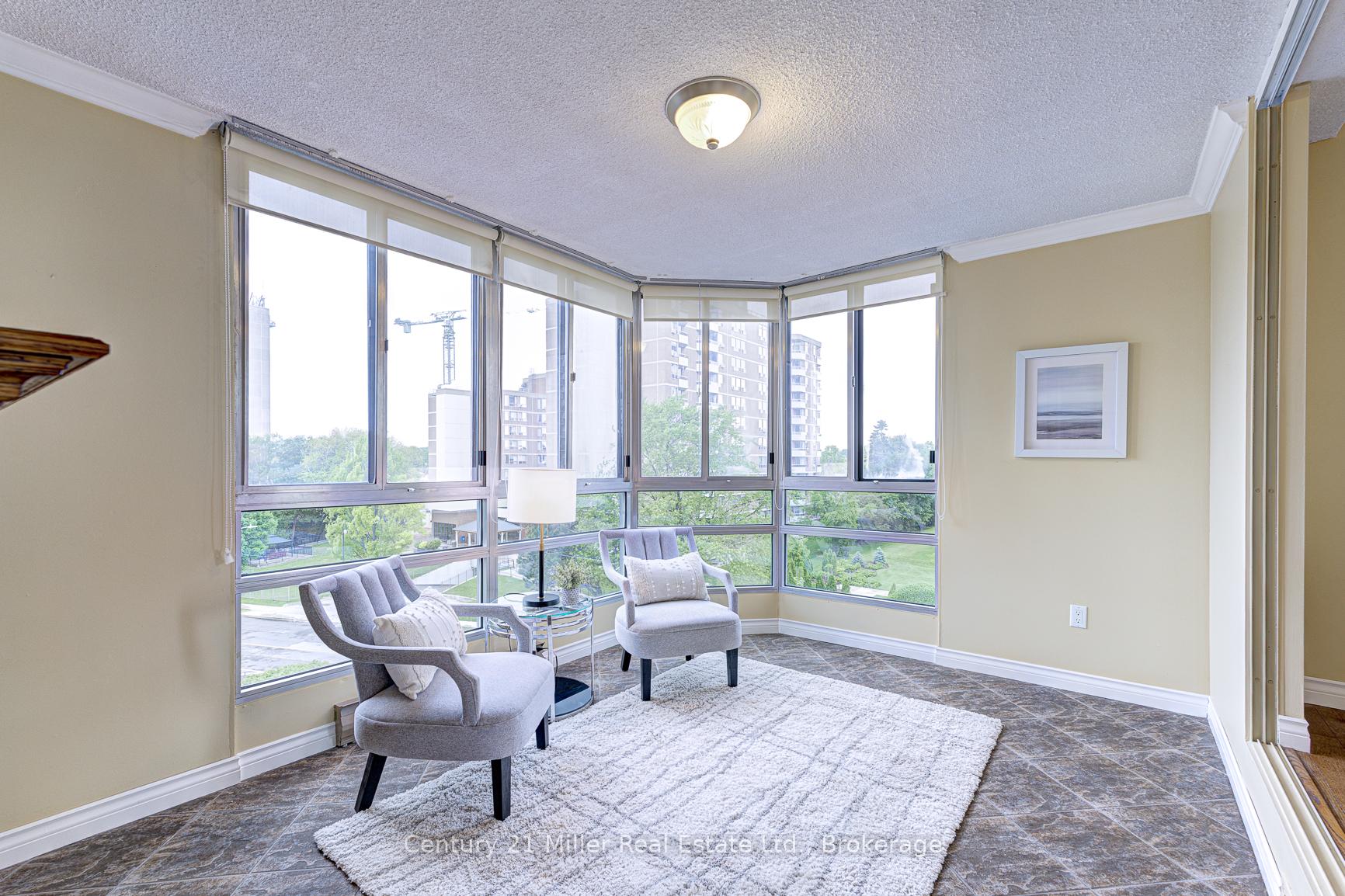 2 Bedrooms Condo at 2180 Marine, Oakville For sale