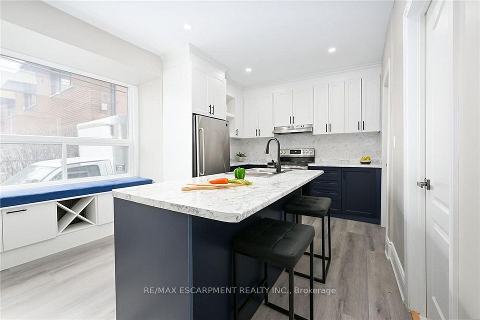 31 GREENAWAY Avenue, Hamilton, ON L8L 6C3