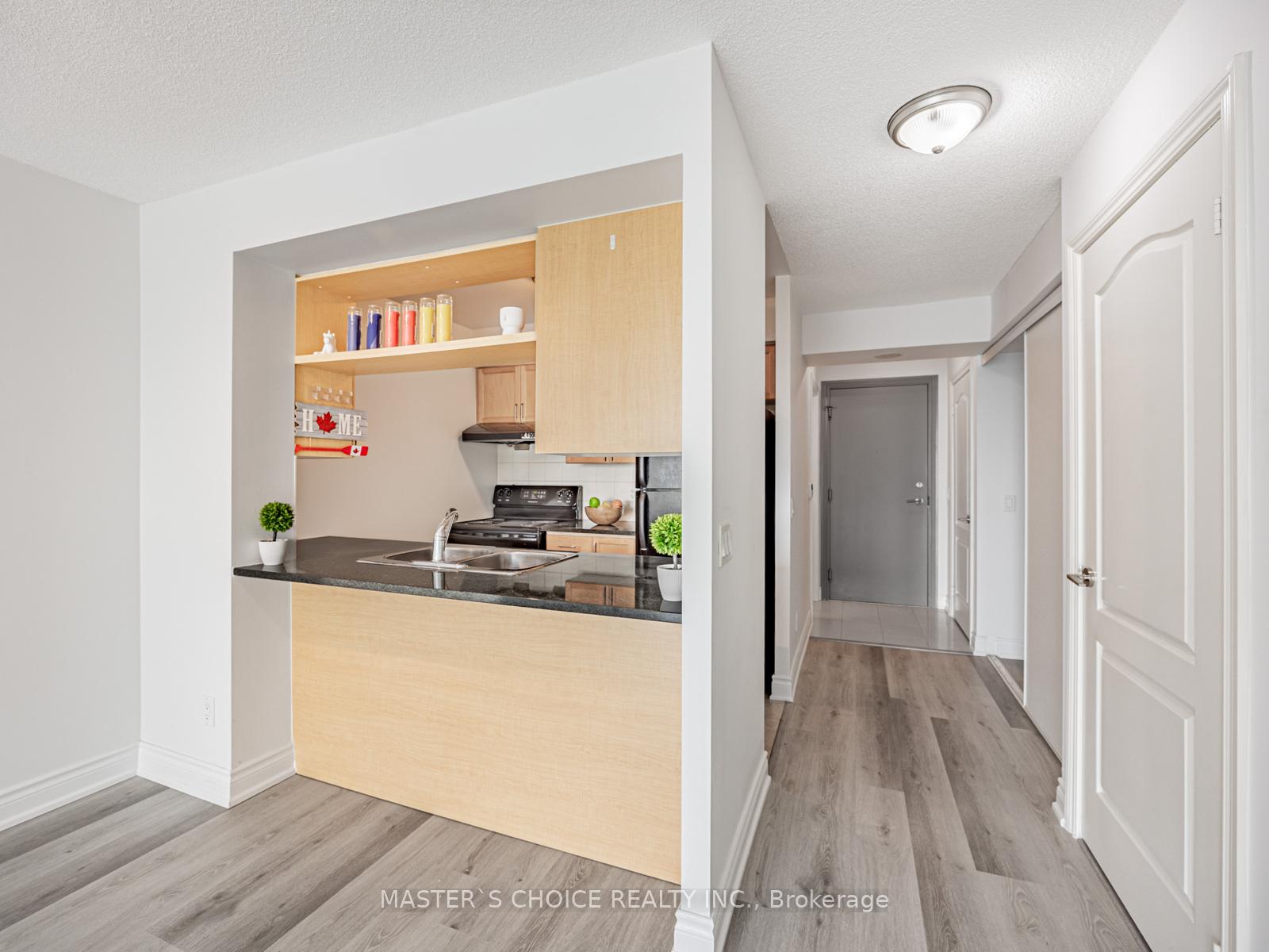 2 Bedrooms Condo at 70 Town Centre, Toronto For sale
