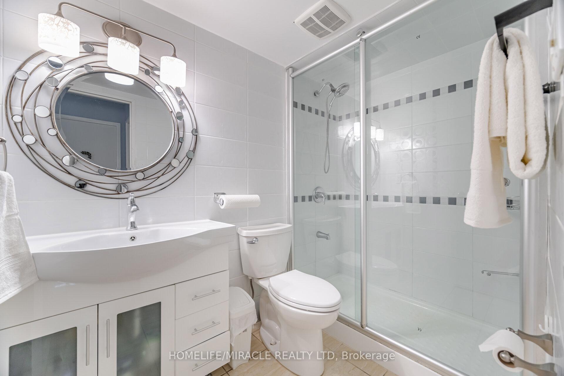 3 Bedrooms Condo at 1320 Mississauga valley, Mississauga For sale