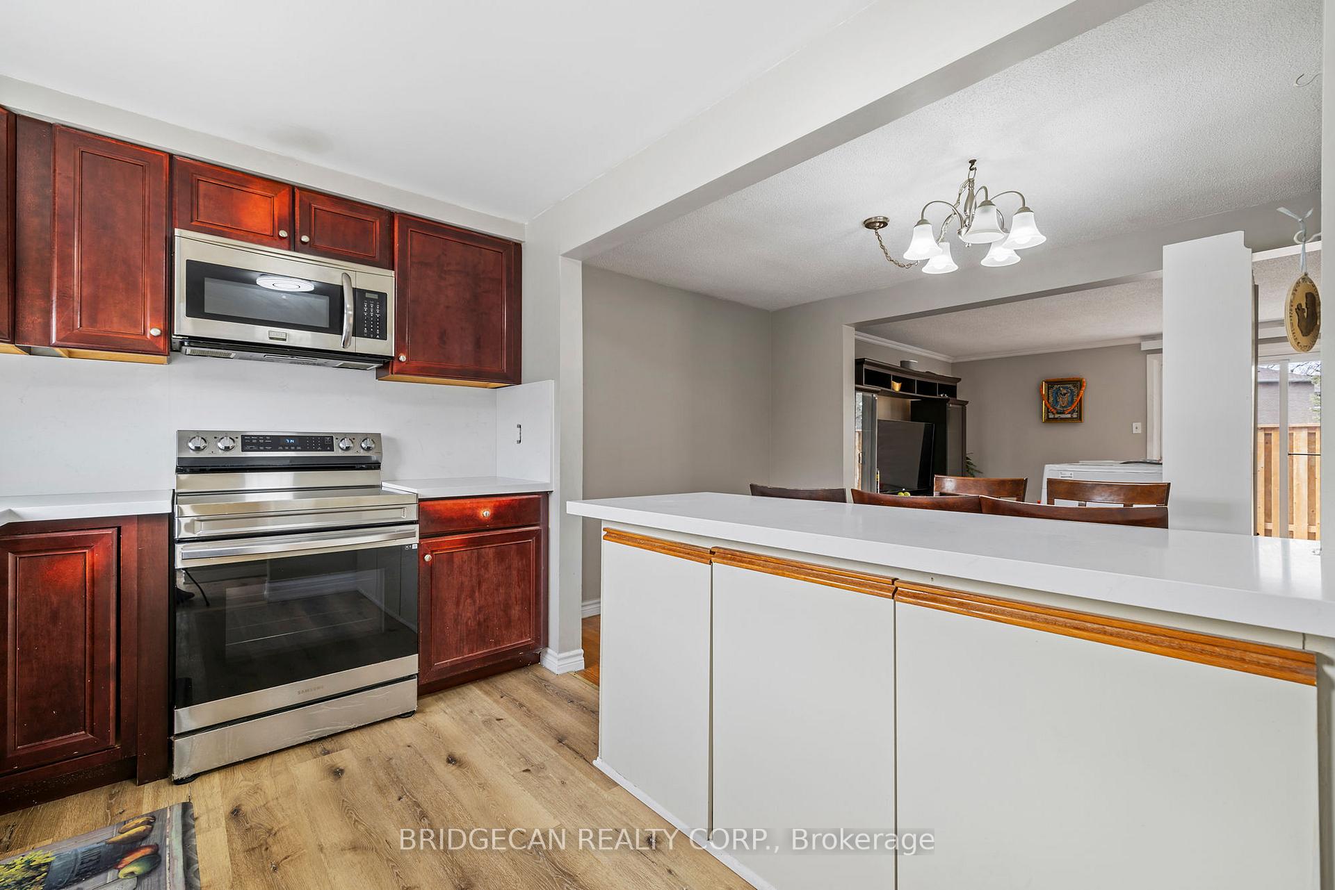 3 Bedrooms Condo at 151 Gateshead,  Hamilton For sale