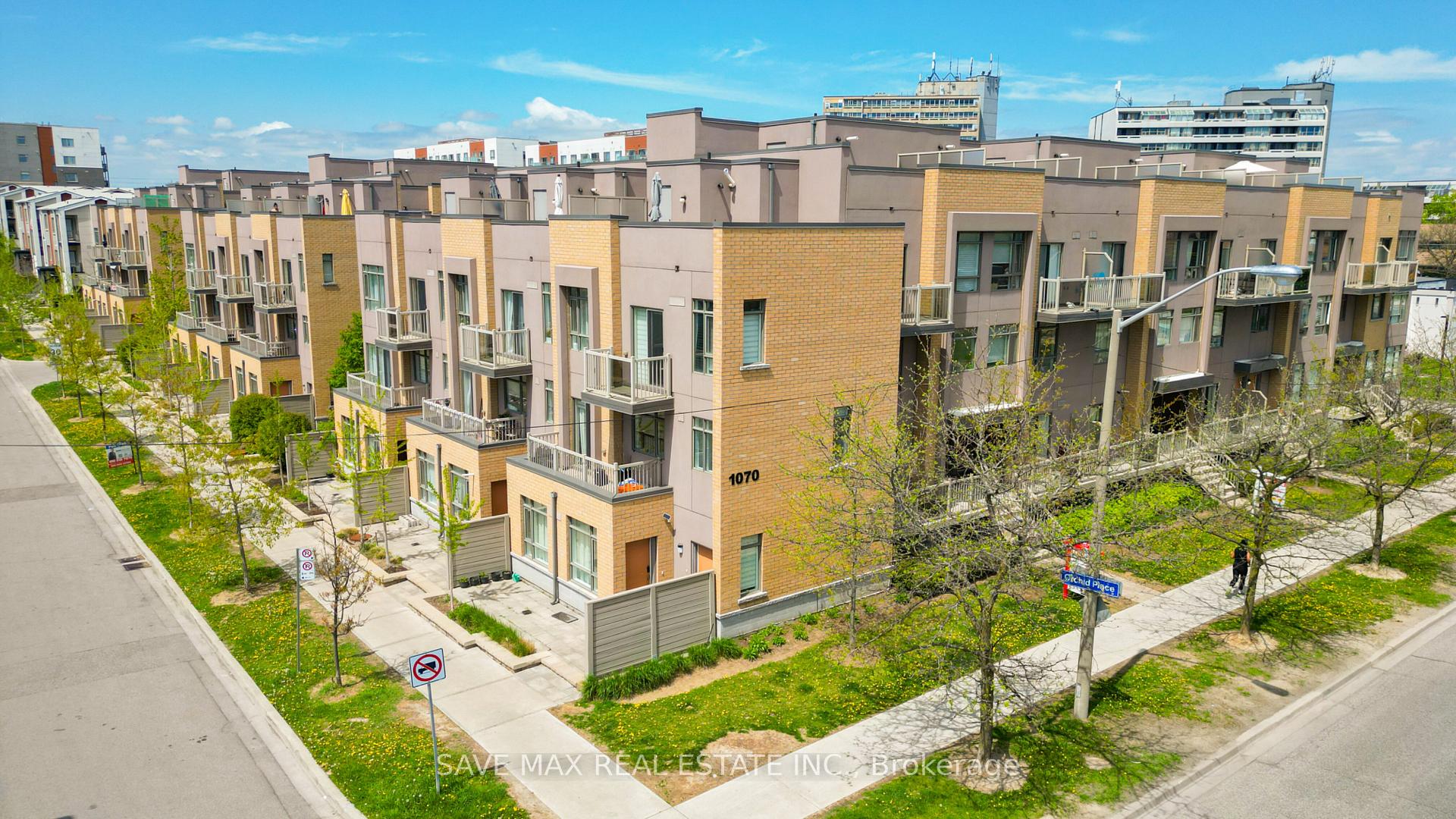 3 Bedrooms Condo at 1070 Progress, Toronto For sale