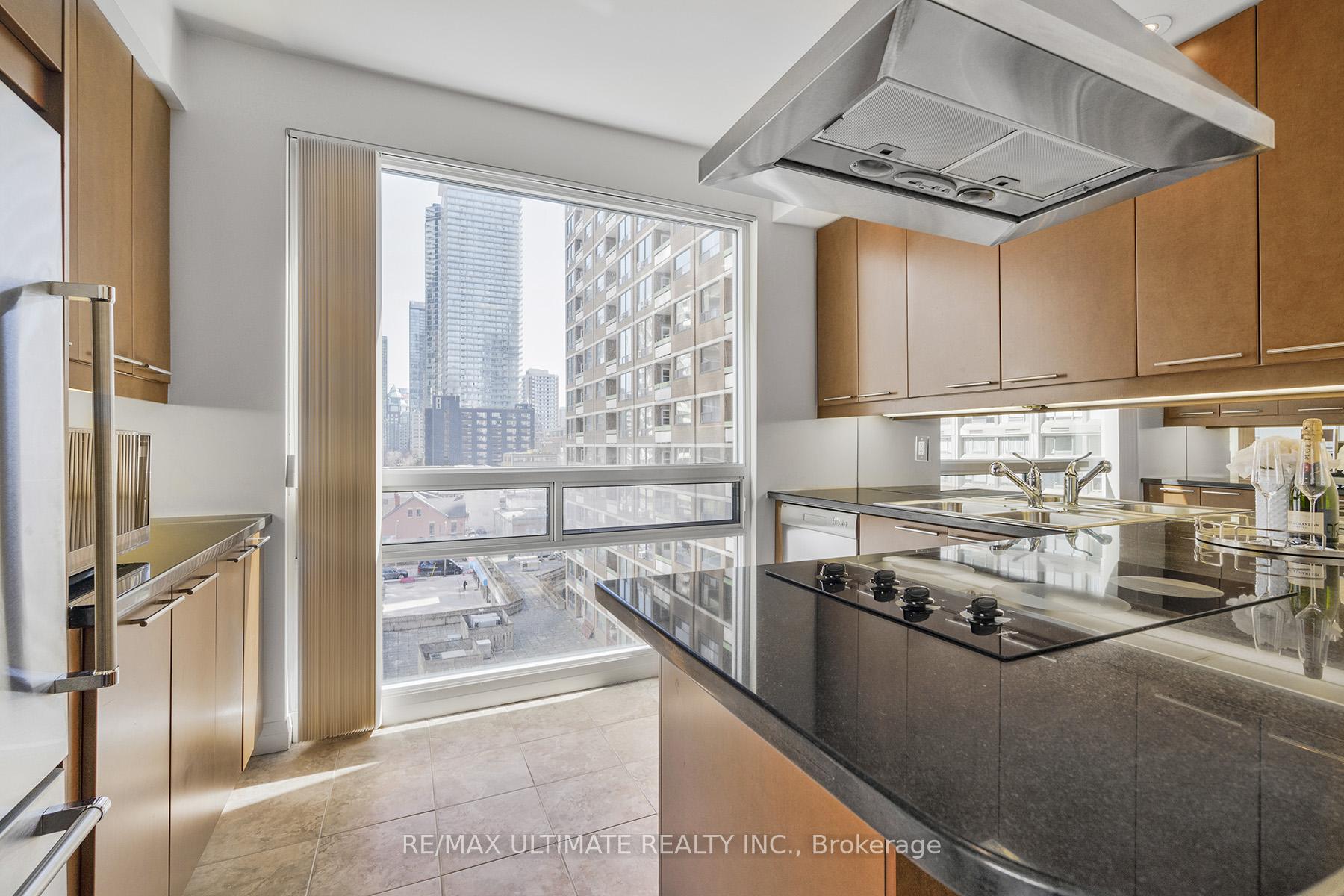2 Bedrooms Condo at 1121 Bay, Toronto For sale