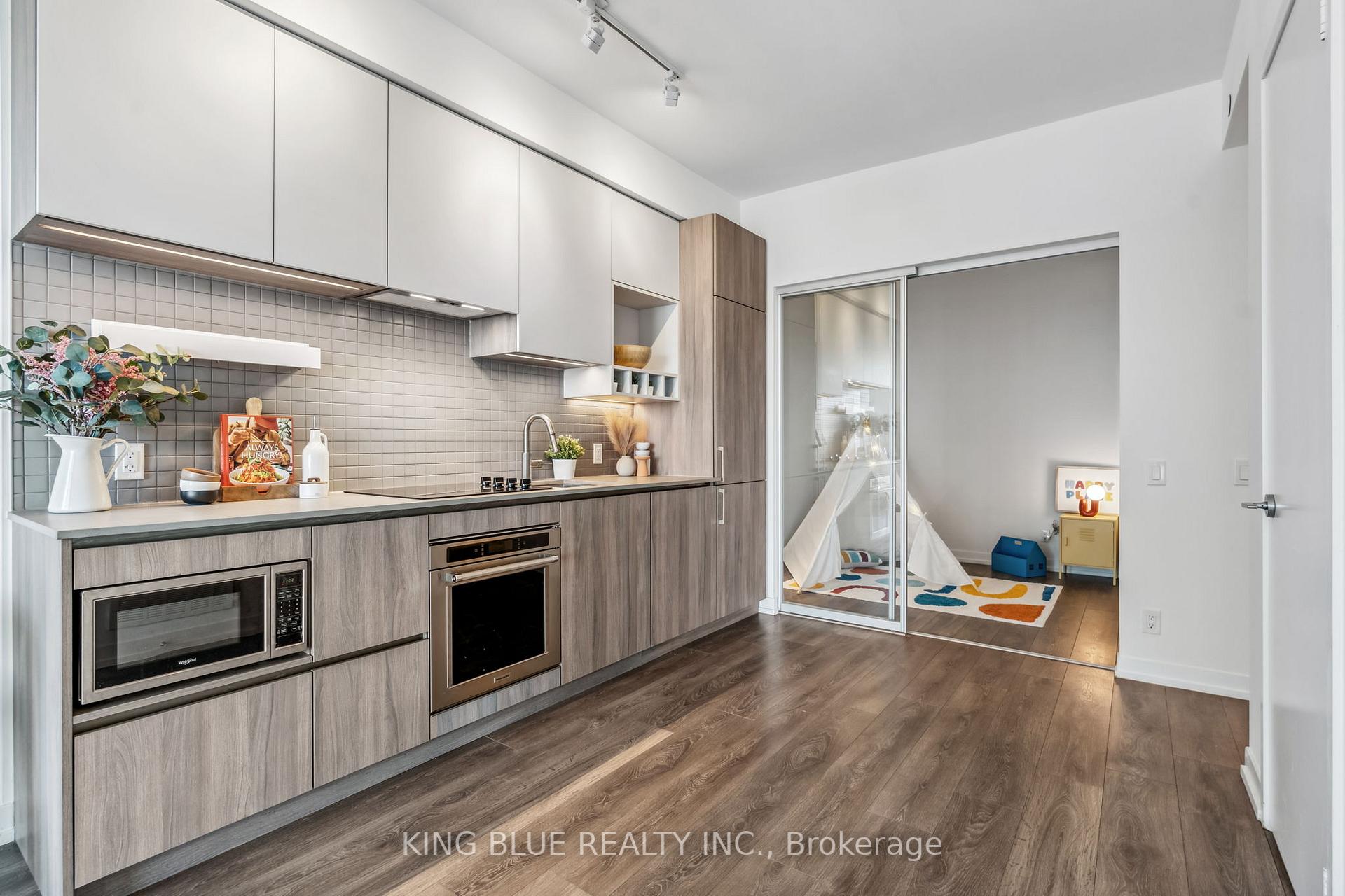 2 Bedrooms Condo at 950 Portage,  Vaughan For sale