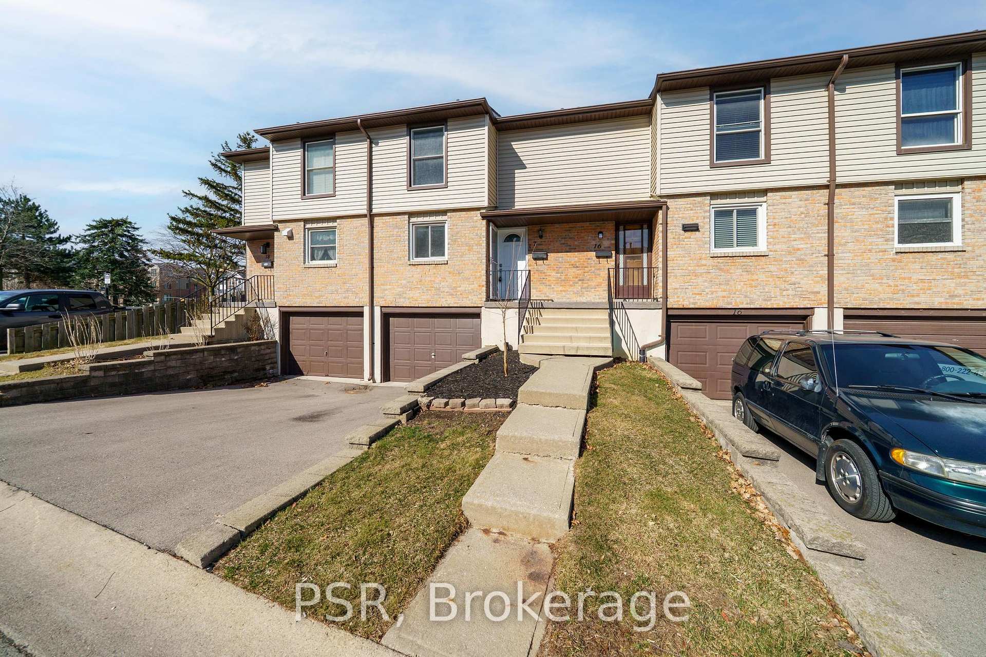 3 Bedrooms Condo at 10 Angus, Hamilton For sale