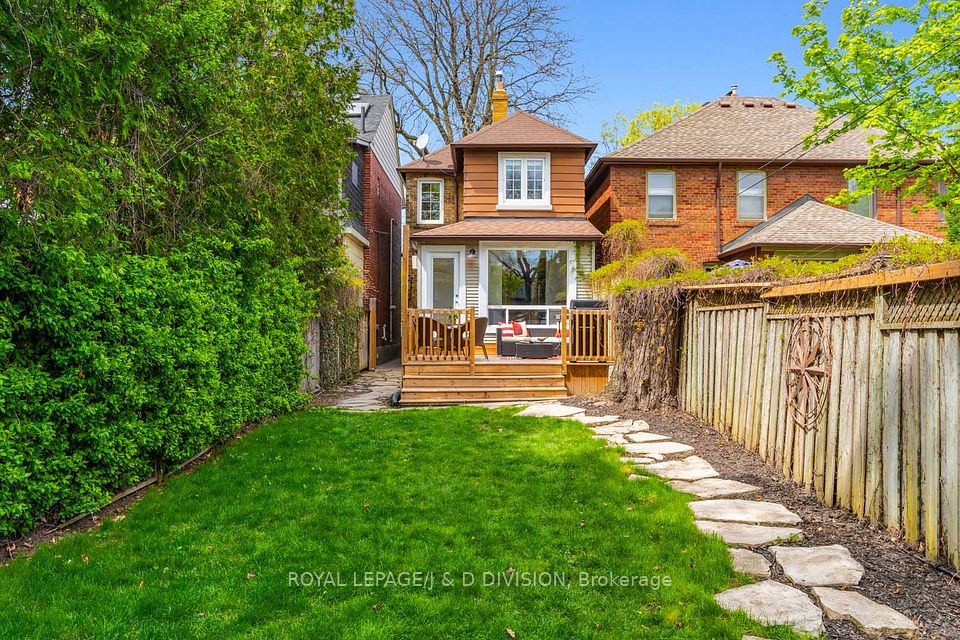 325 Davisville