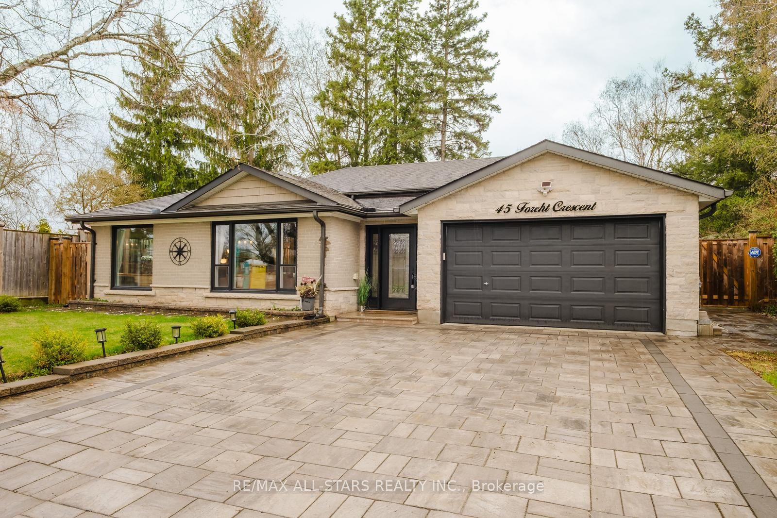 45 Foreht Crescent, Aurora, ON L4G 3E9