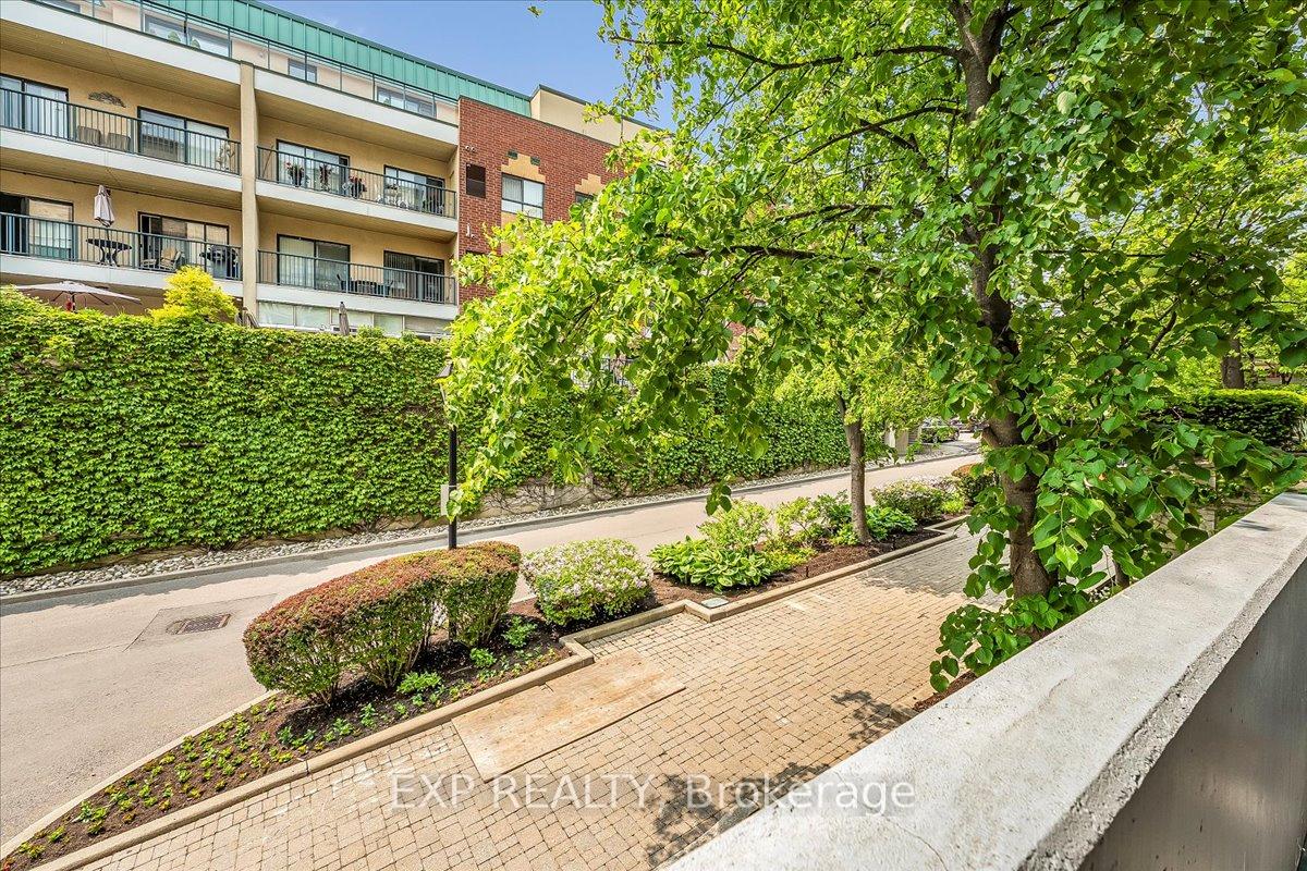 1 Bedroom Condo at 141 Woodbridge, Vaughan For sale