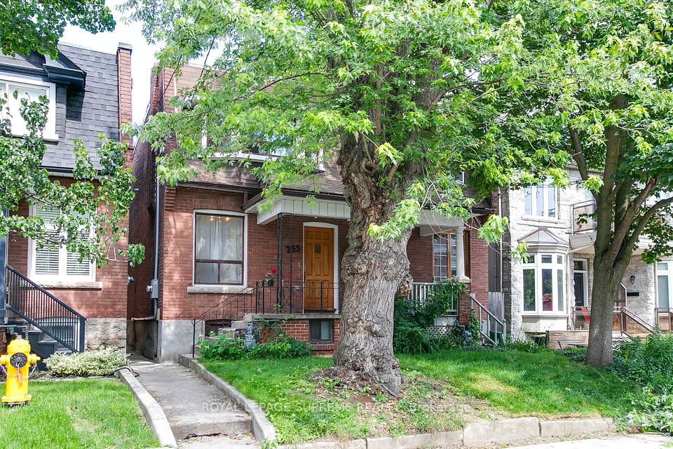 255 Howland